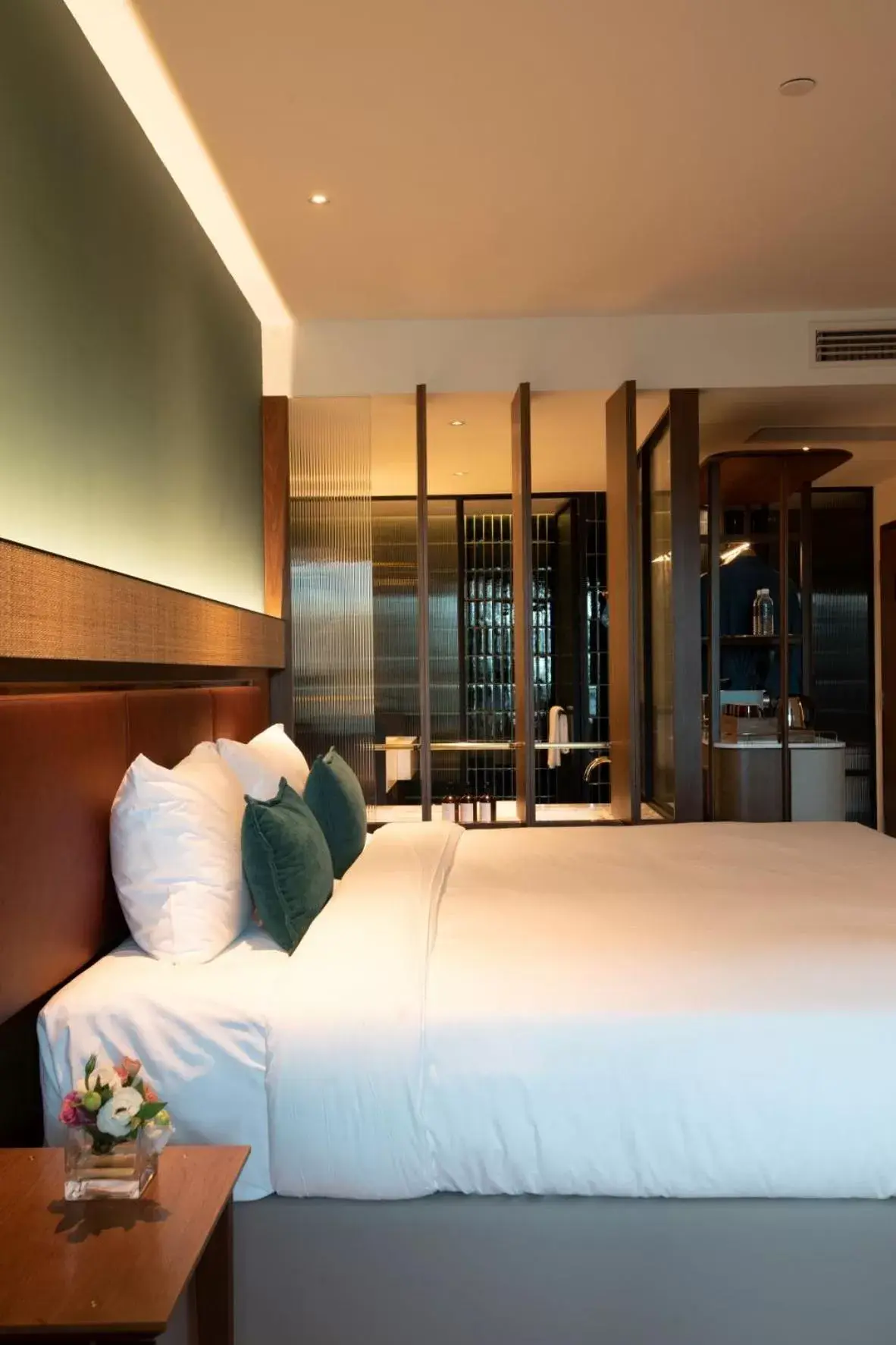 Bed in The LUMA Hotel, a Member of Design Hotels