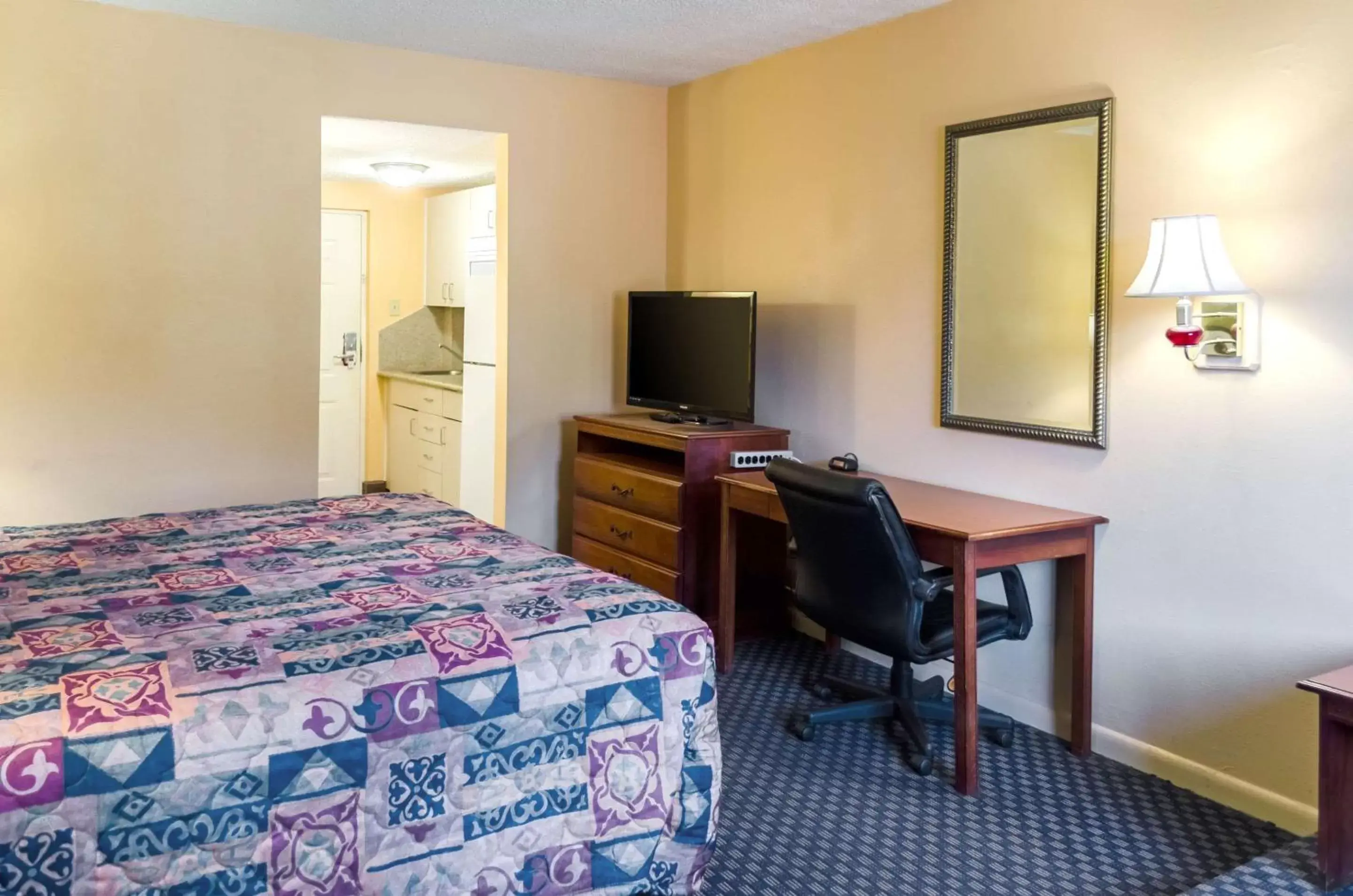 Photo of the whole room, Bed in Rodeway Inn Vicksburg