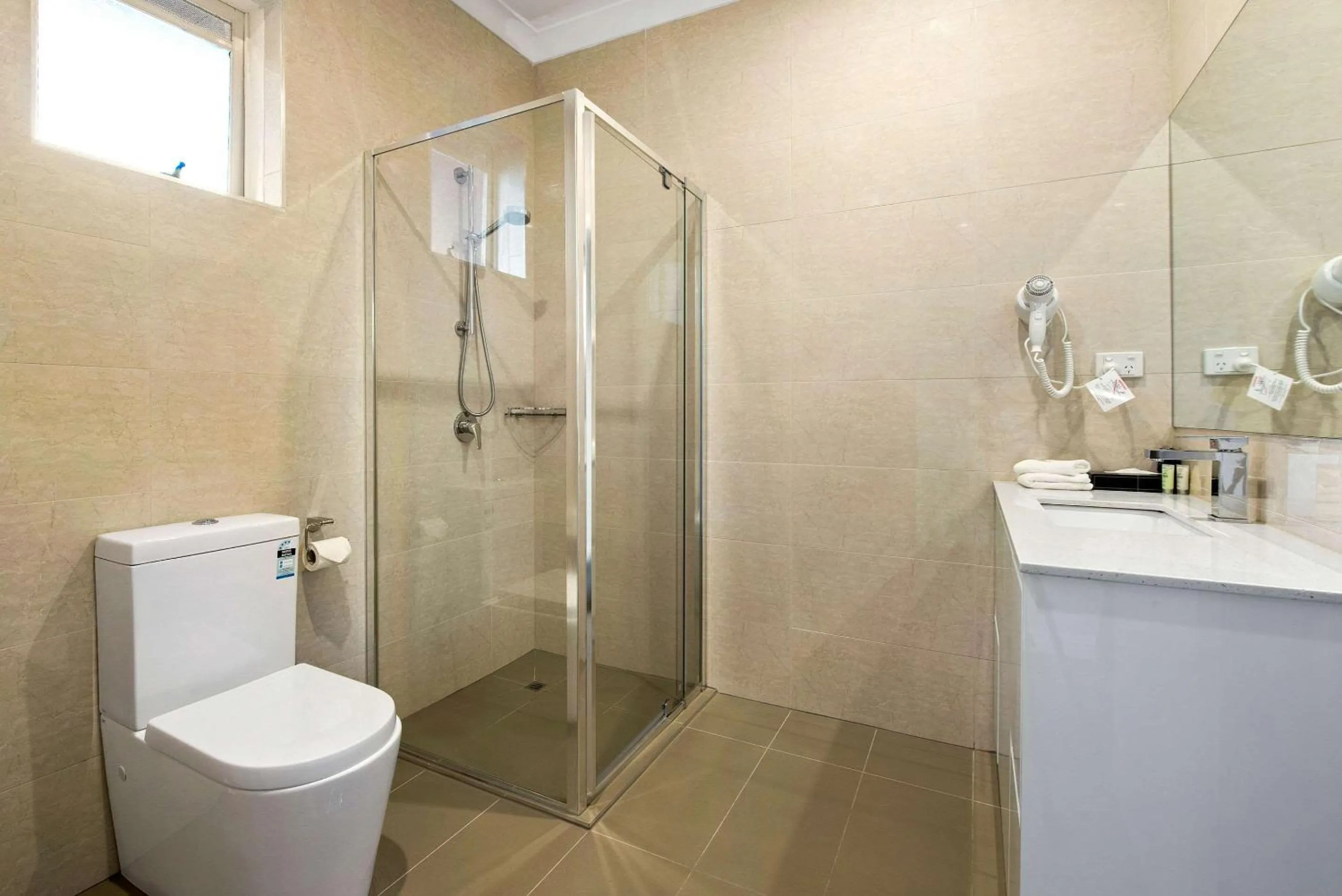 Bathroom in Comfort Hotel Dandenong