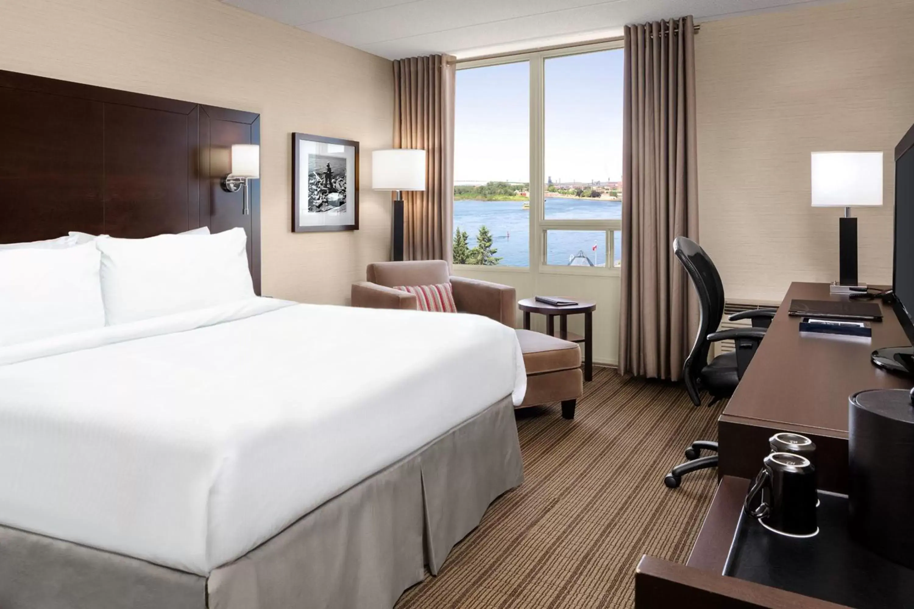 Bedroom in Delta Hotels by Marriott Sault Ste. Marie Waterfront