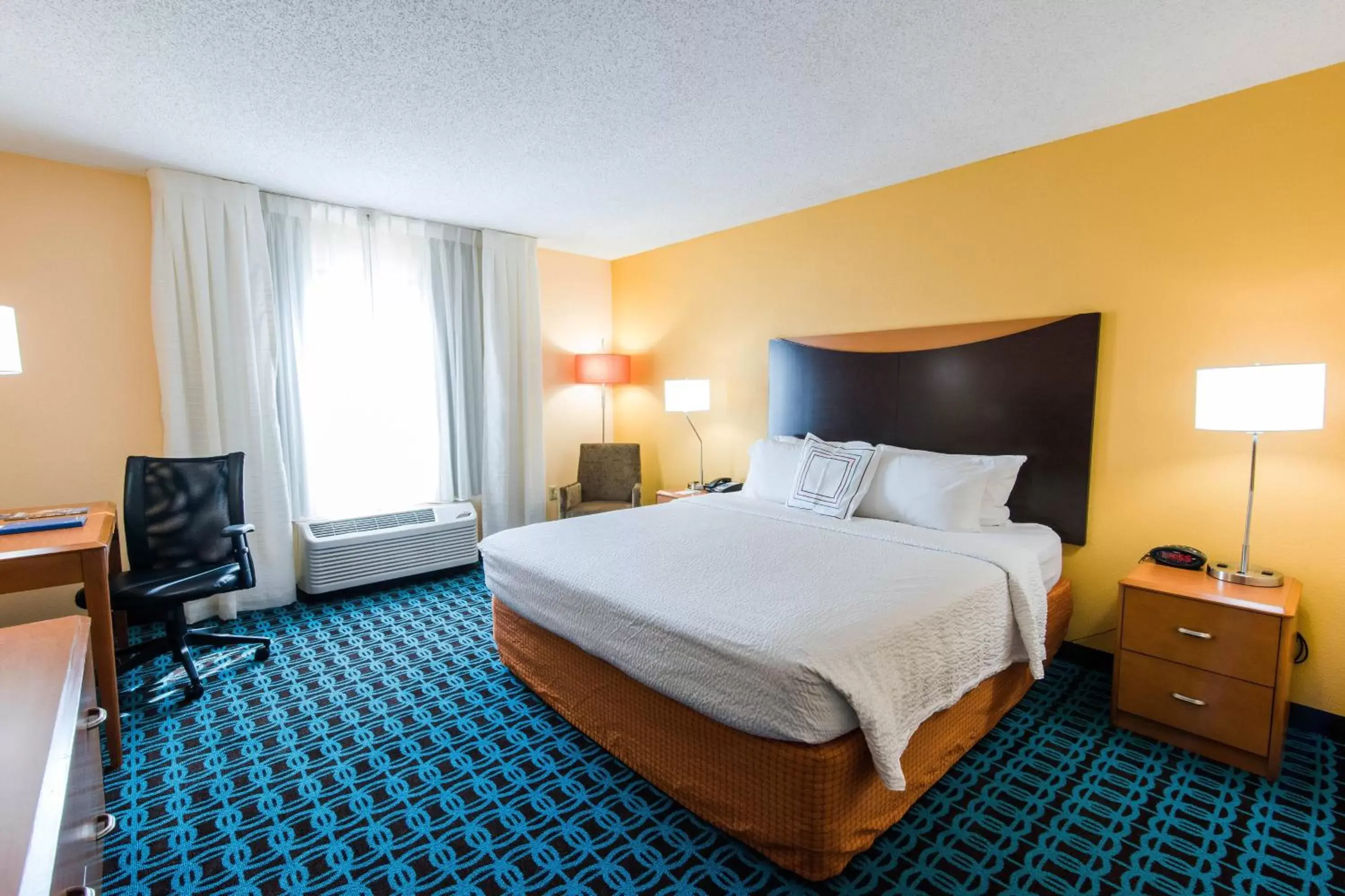 Photo of the whole room, Bed in Fairfield by Marriott Chesapeake