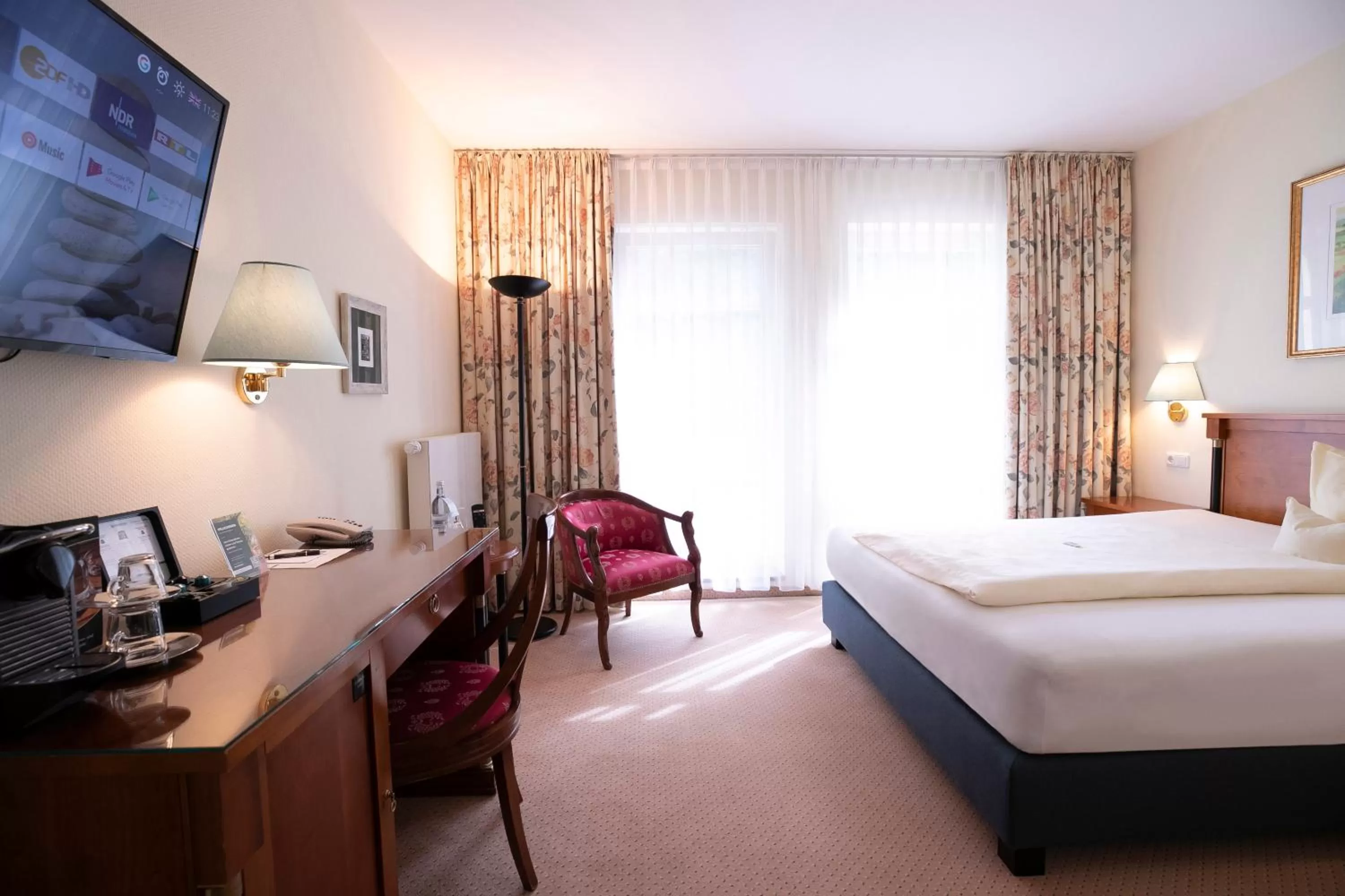 Photo of the whole room, Bed in Kurhaus am Inselsee