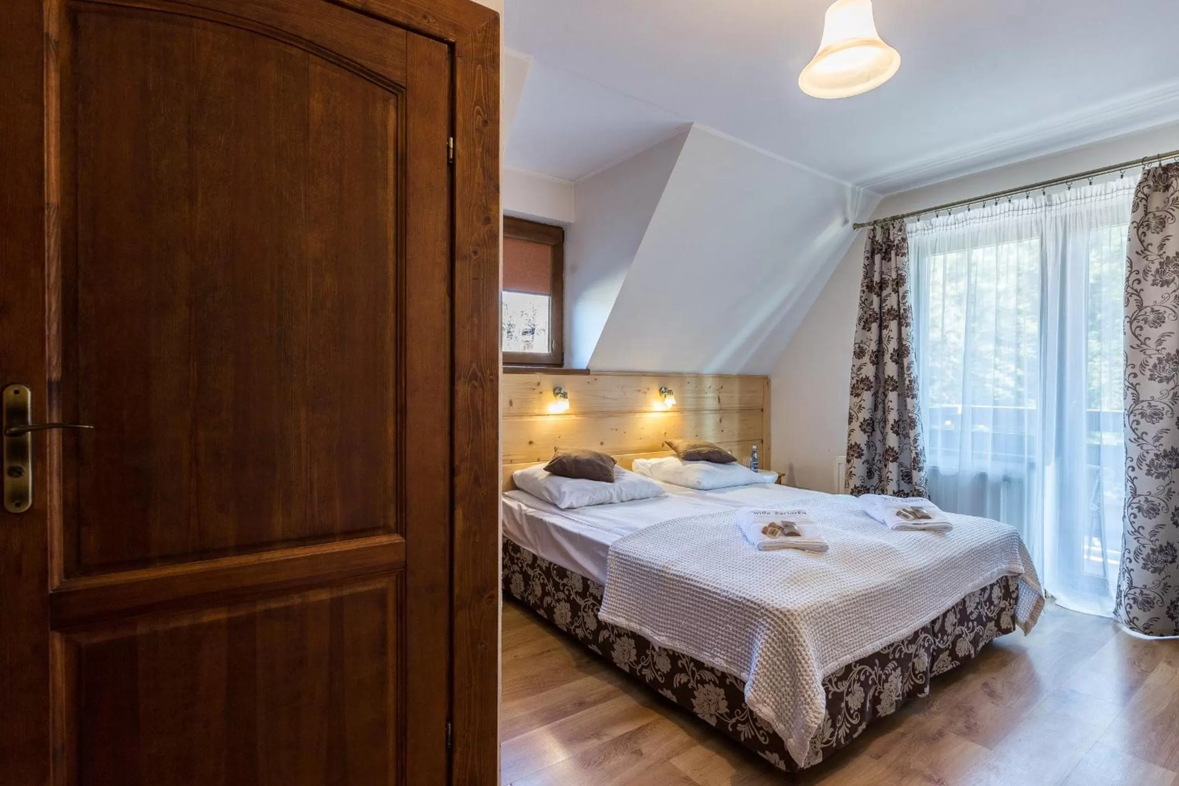 Bed in Willa Baciarka-basen, sauny i jacuzzi