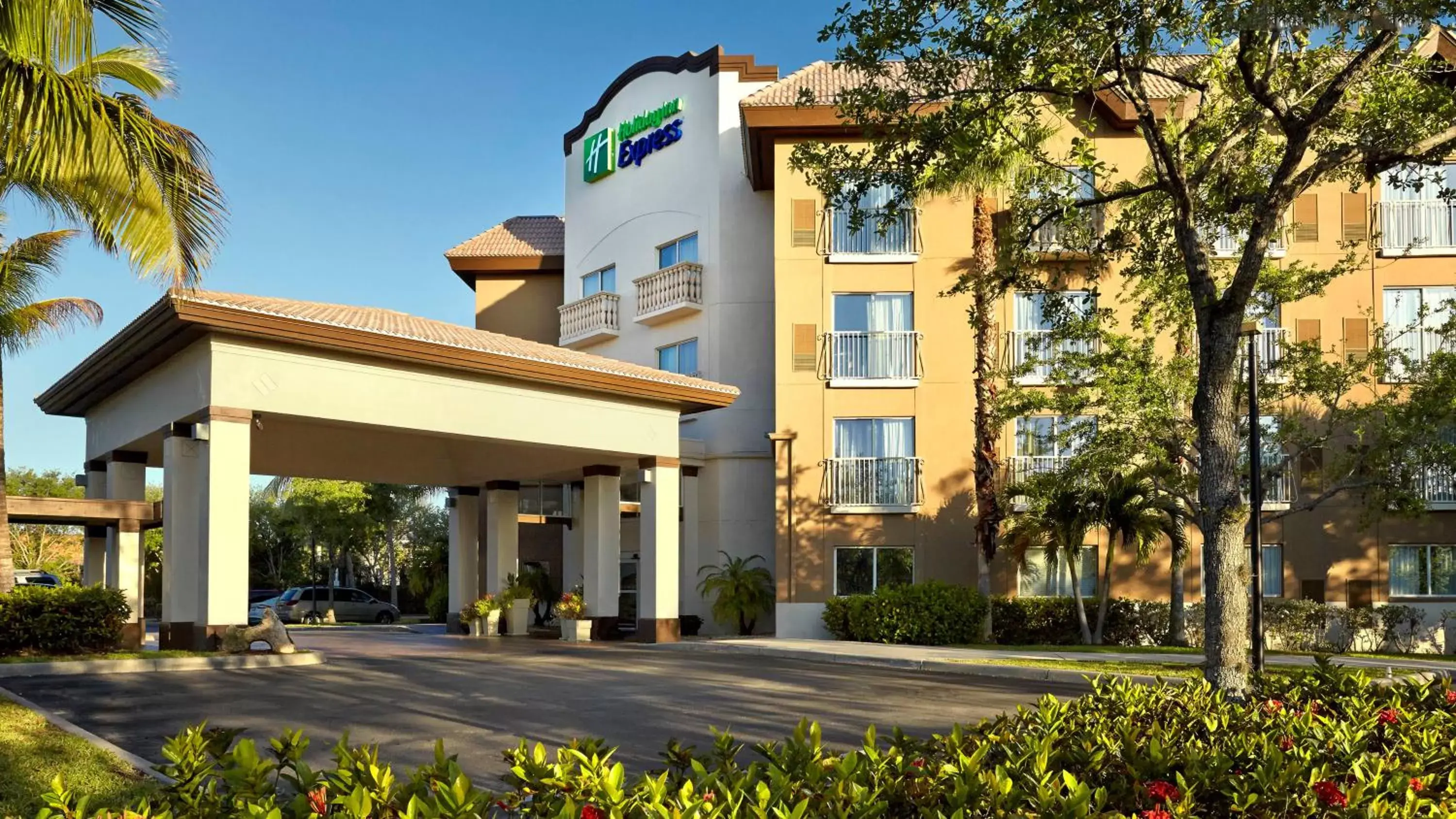 Property Building in Holiday Inn Express & Suites Naples Downtown - 5th Avenue, an IHG Hotel