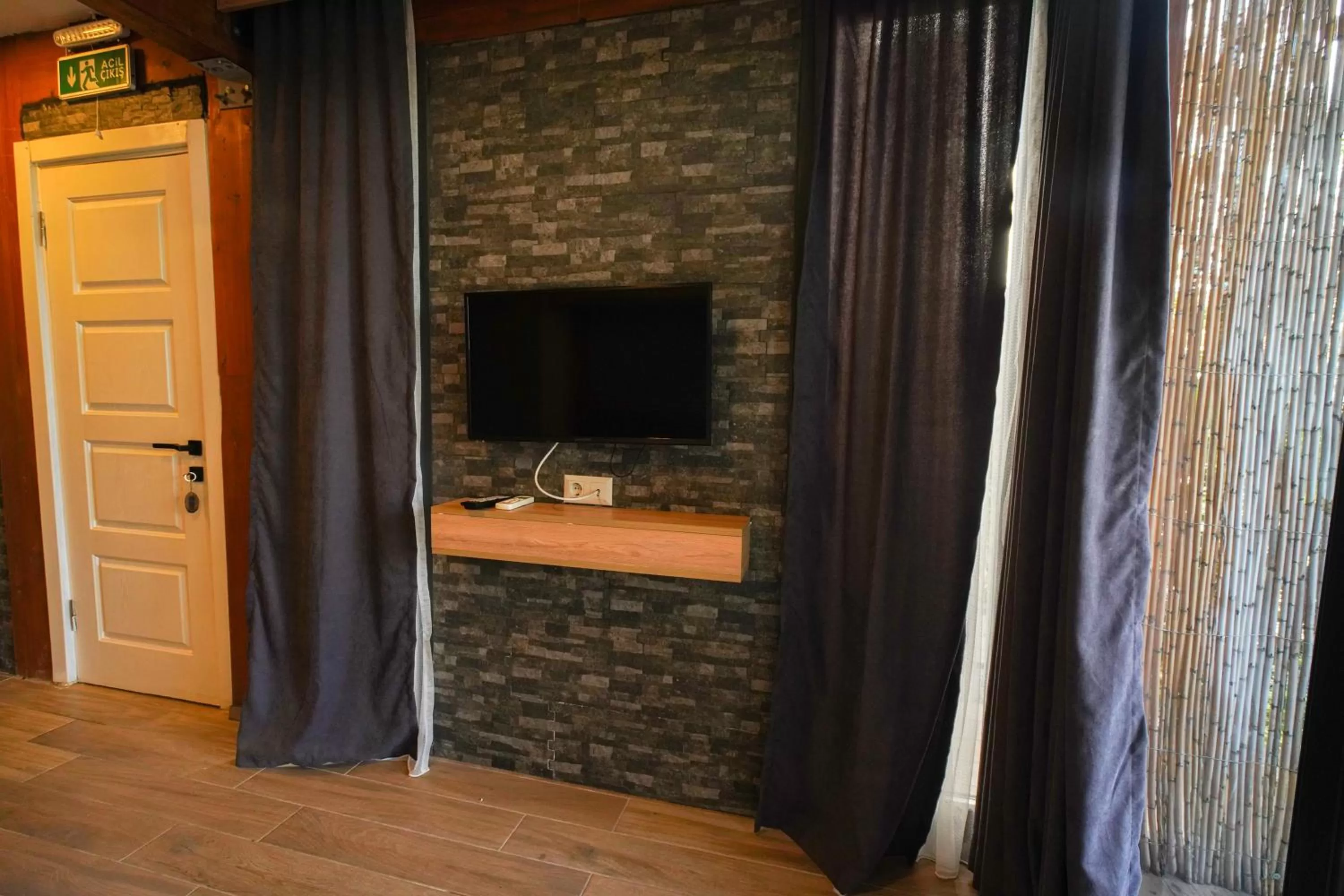 TV and multimedia in QCUNDA OTEL