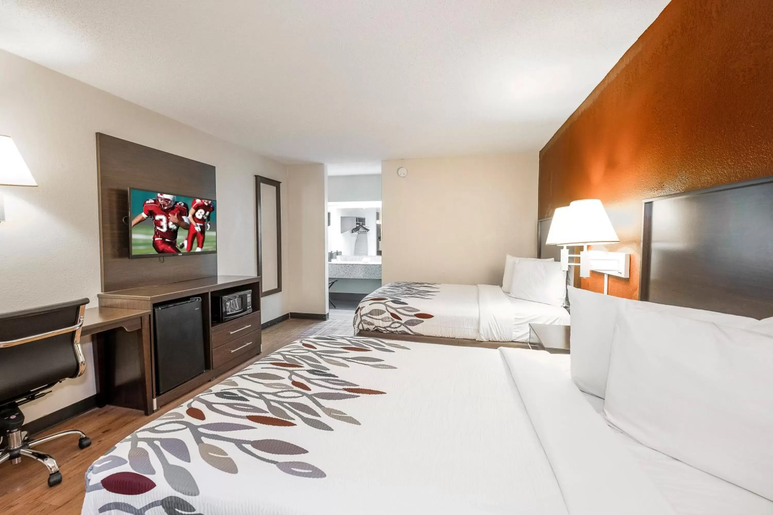 Photo of the whole room, Bed in Red Roof Inn Walterboro Photo of the whole room, Bed in Red Roof Inn Walterboro