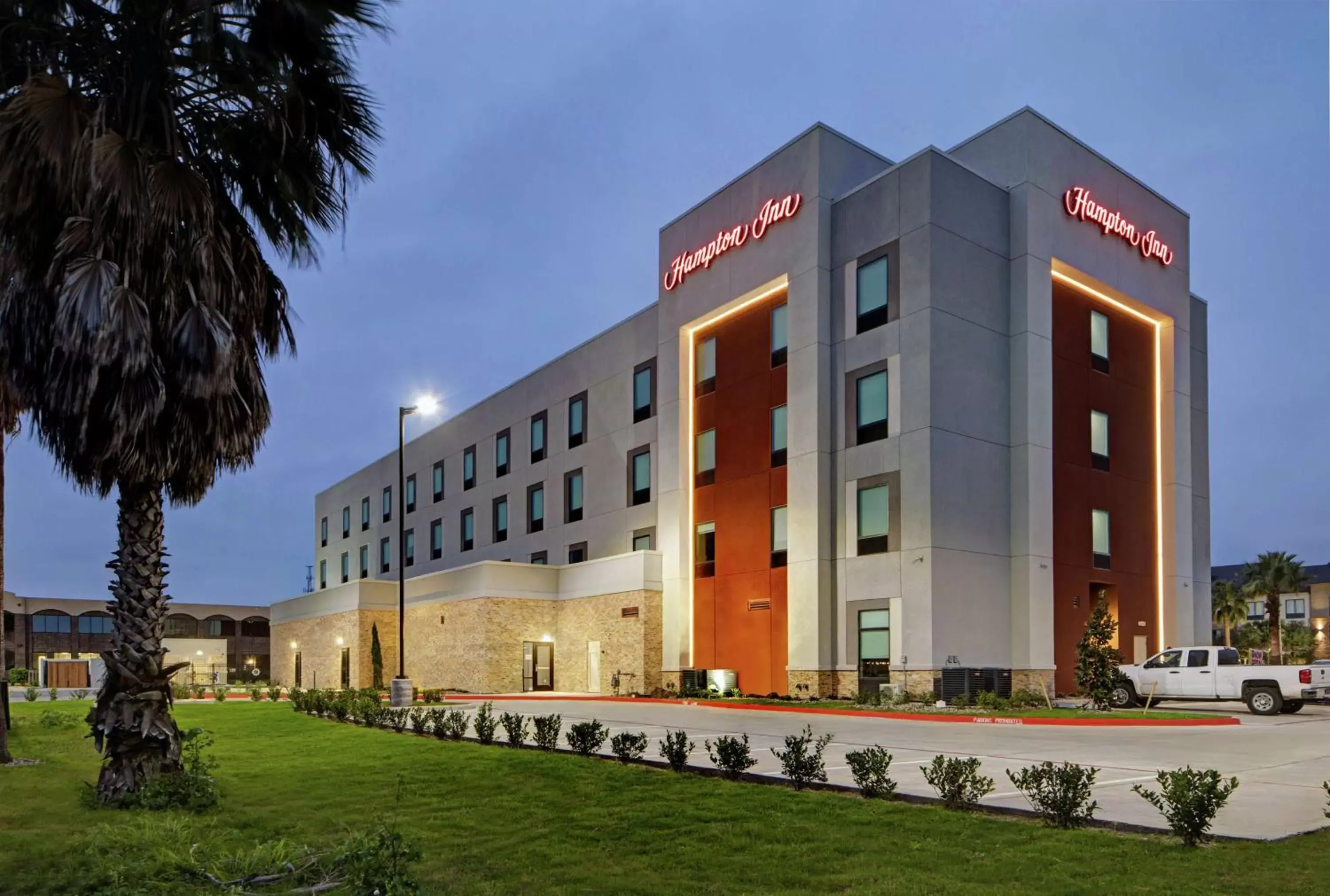 Property building in Hampton Inn Weslaco Property building in Hampton Inn Weslaco