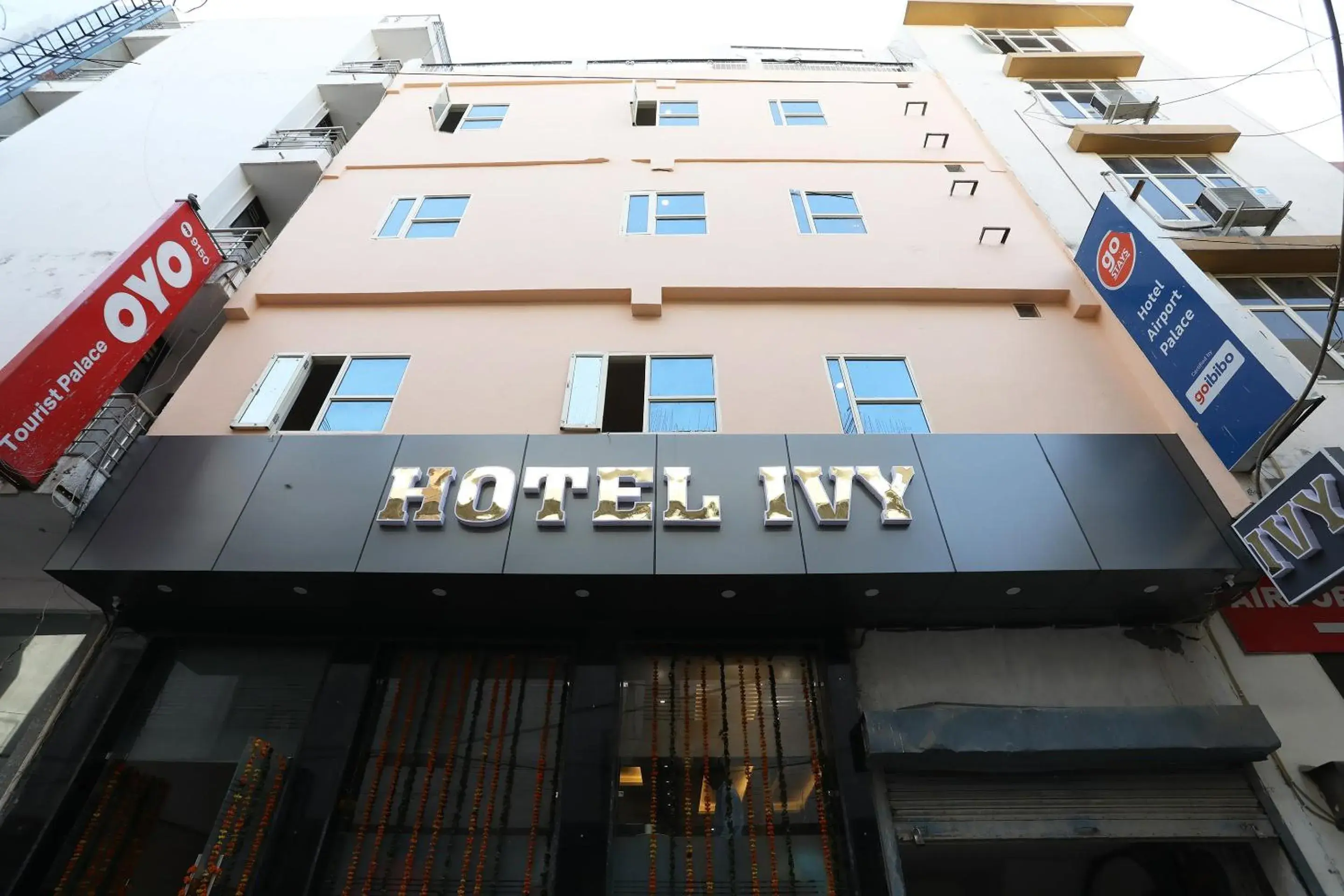 Facade/entrance, Property Building in OYO Hotel Ivy