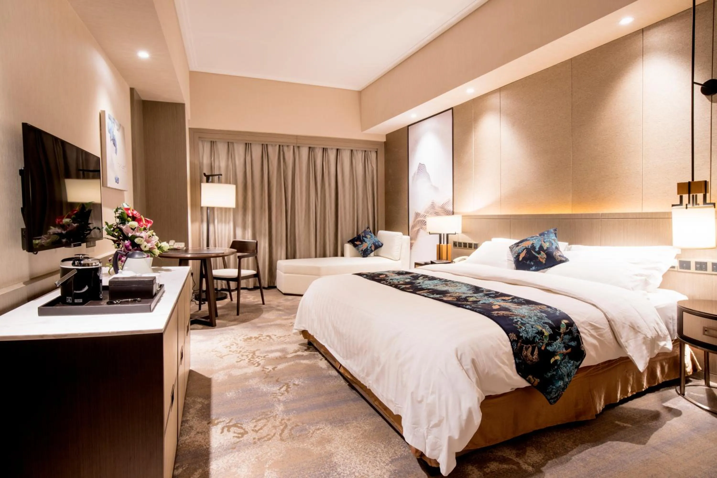 Photo of the whole room, Bed in Jin Jiang Pine City Hotel