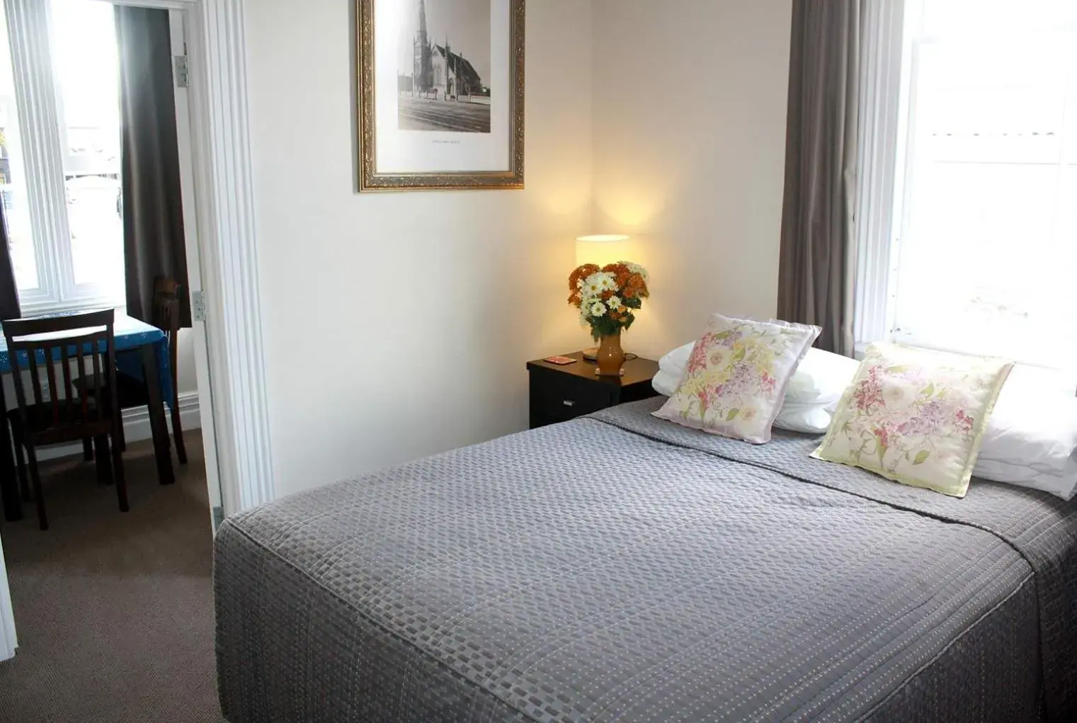 Bed, Room Photo in Ponsonby Manor