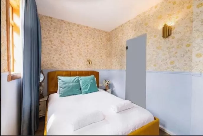 Bedroom in The Elliot - Adults only