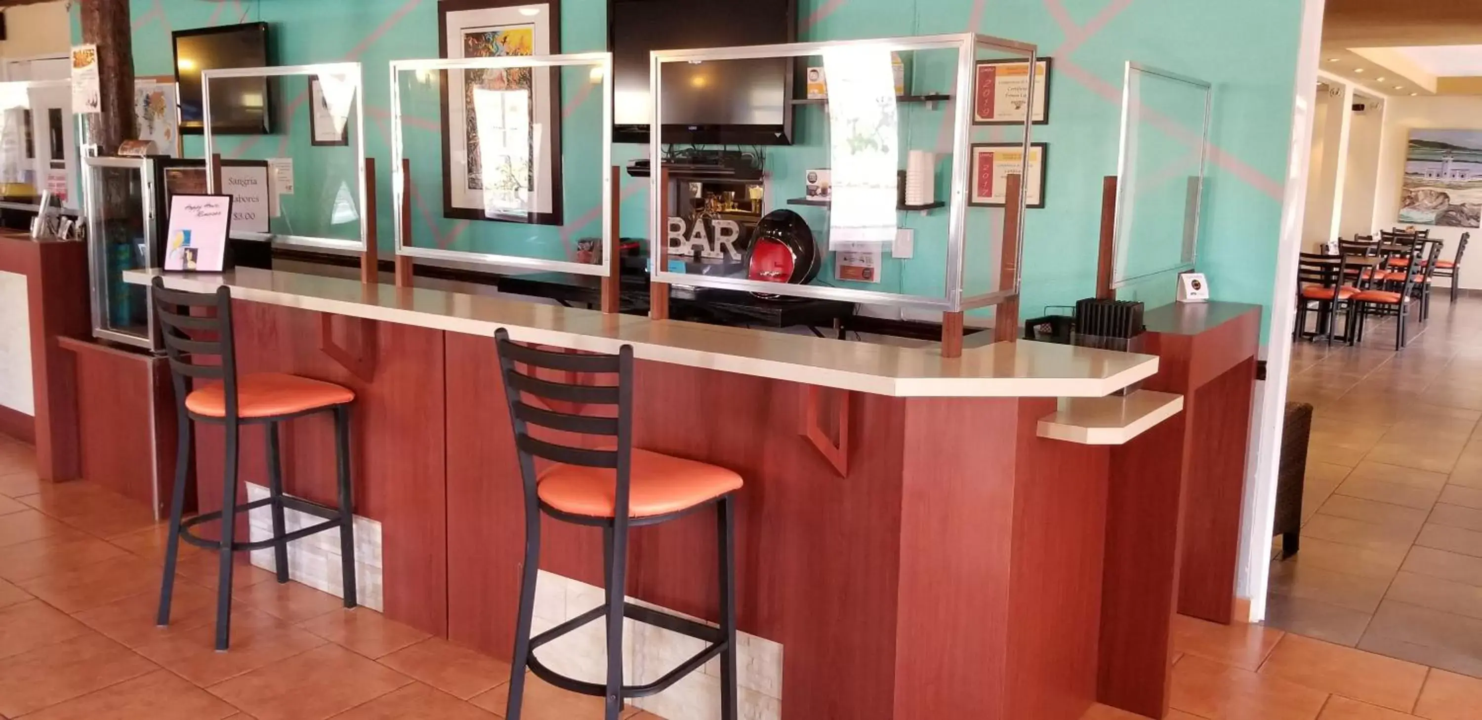 Restaurant/places to eat in Combate Beach Resort Restaurant/places to eat in Combate Beach Resort