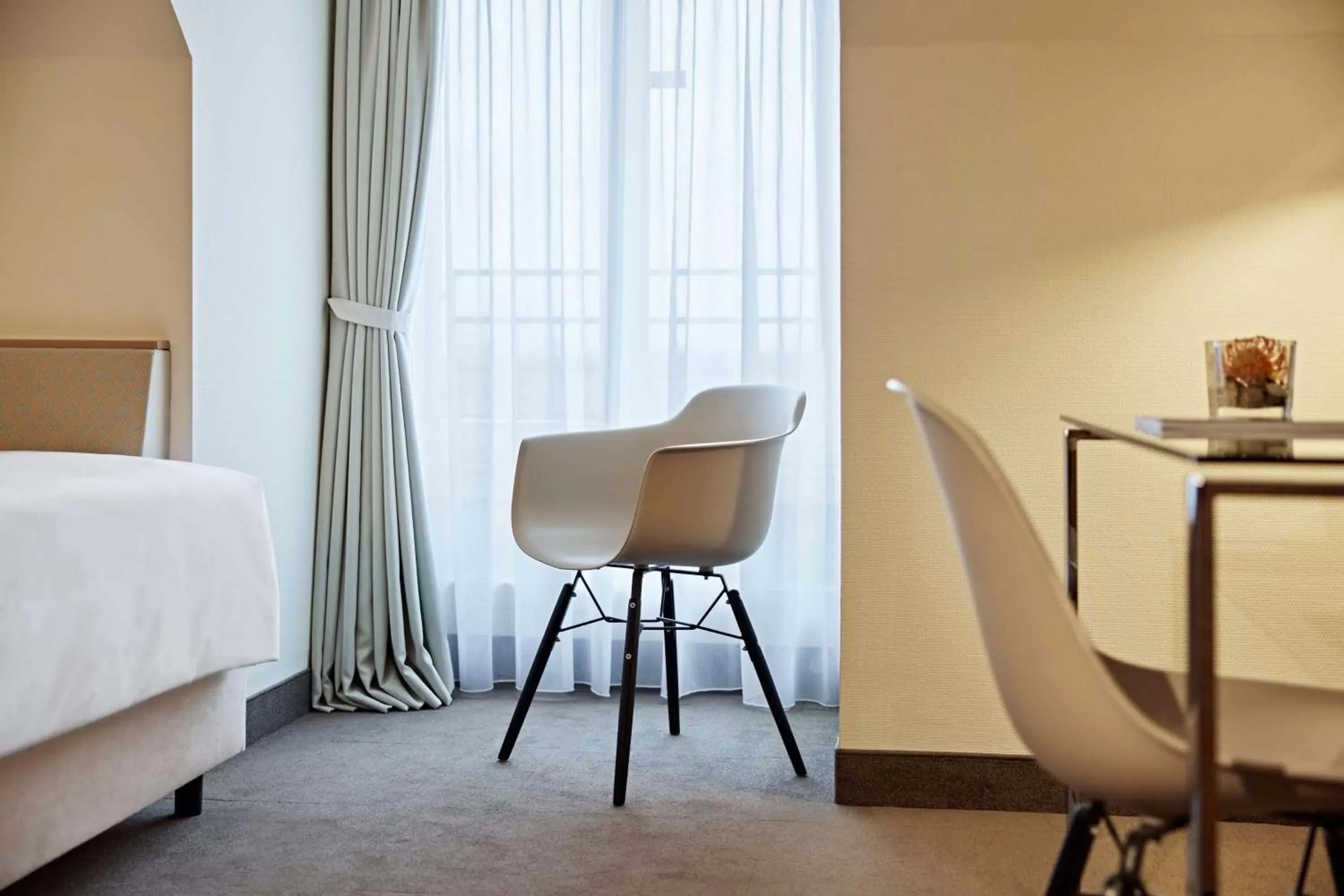 Bedroom, Seating Area in Lindner Hotel Dusseldorf Airport