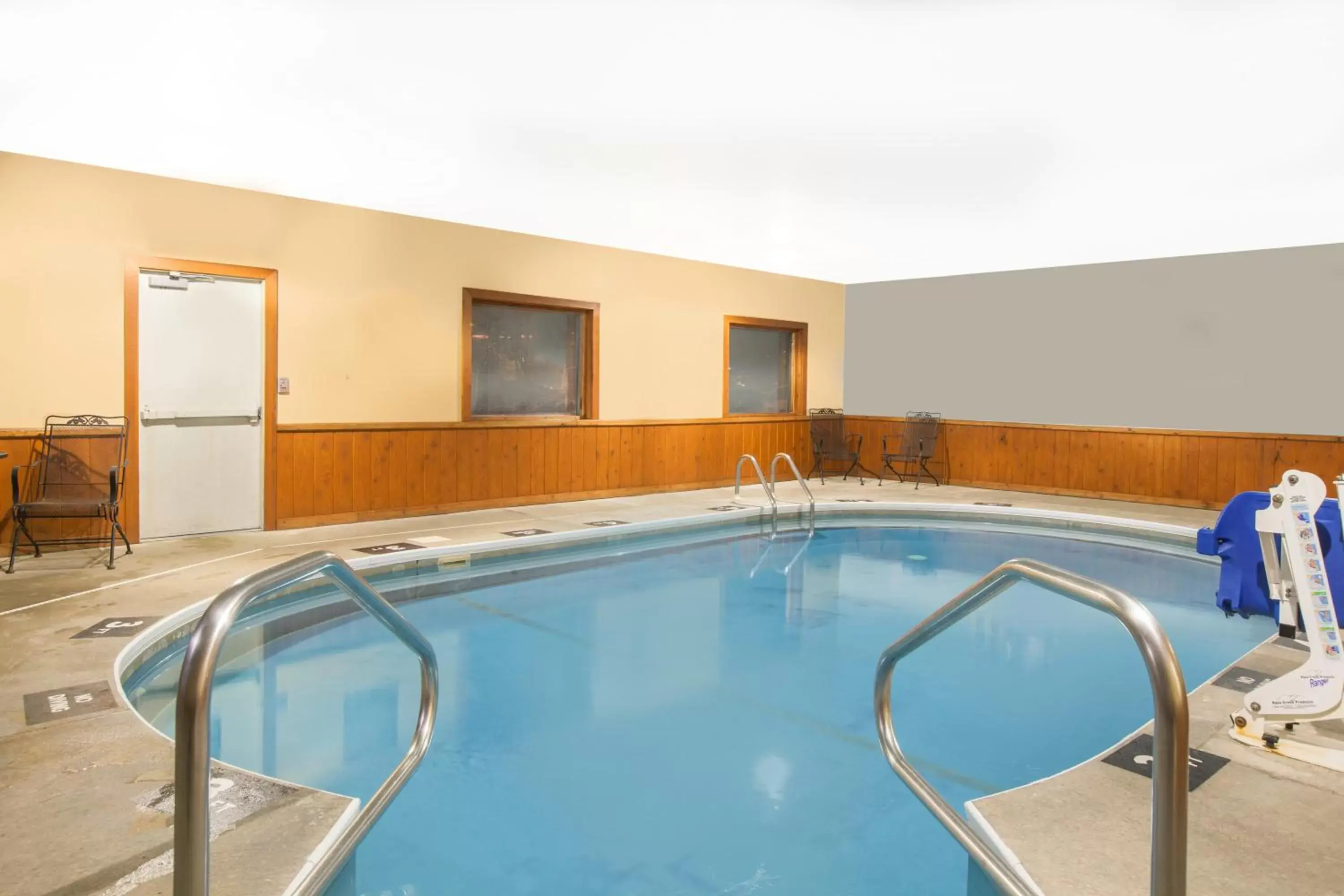 Swimming Pool in Super 8 by Wyndham Mason City