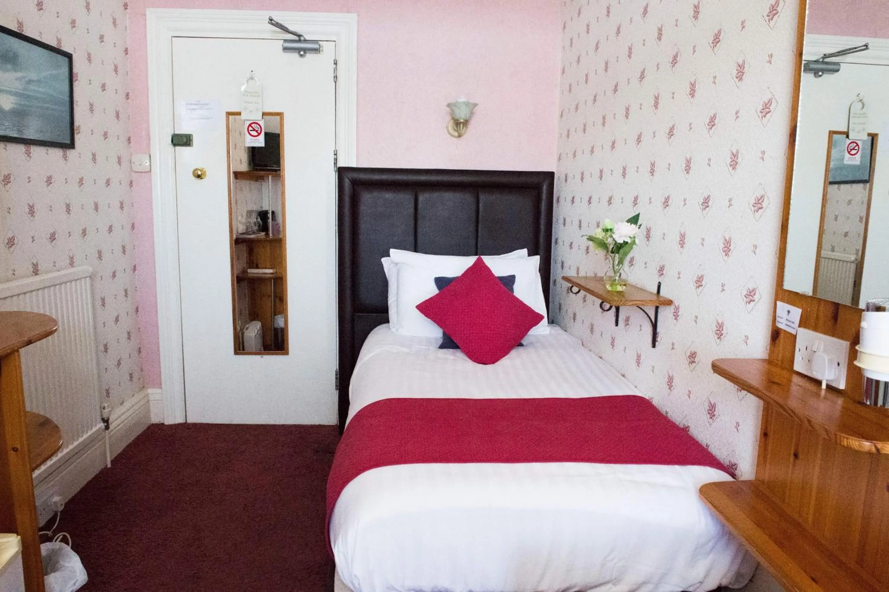 Bed in Poltair Guest House