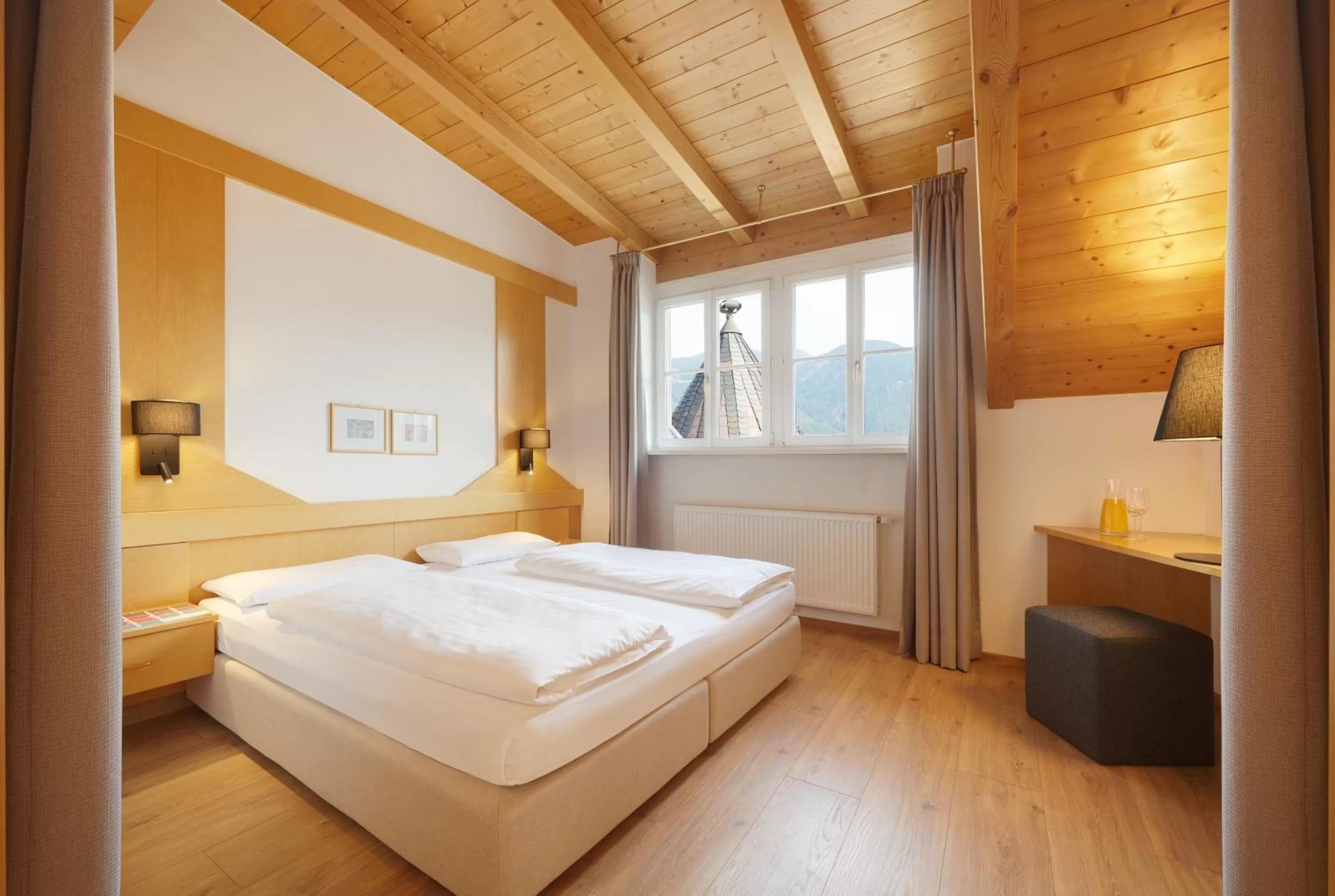 Bed in Hotel Goldene Rose