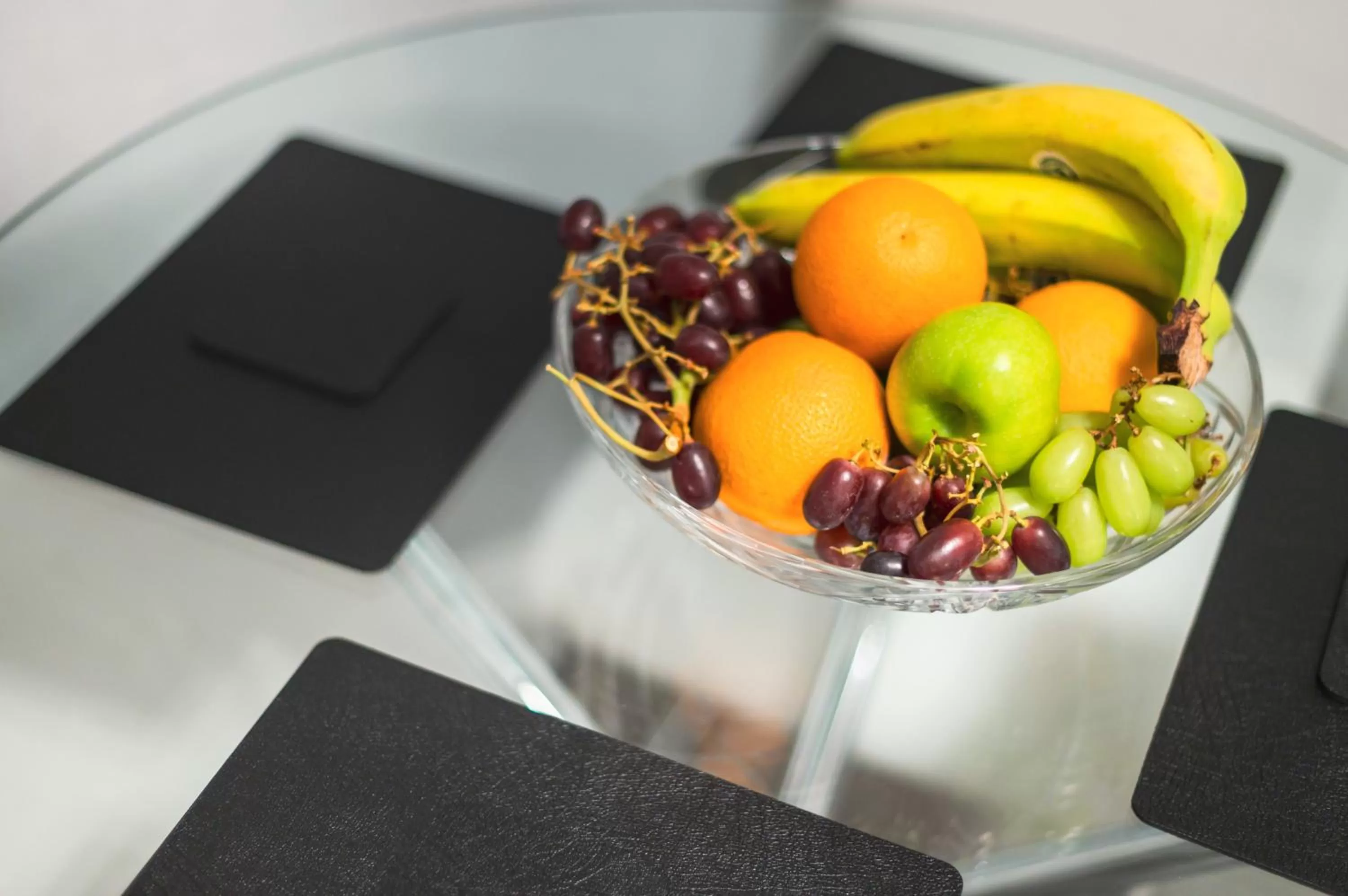 Kitchen or kitchenette in The Knight Residence by Mansley