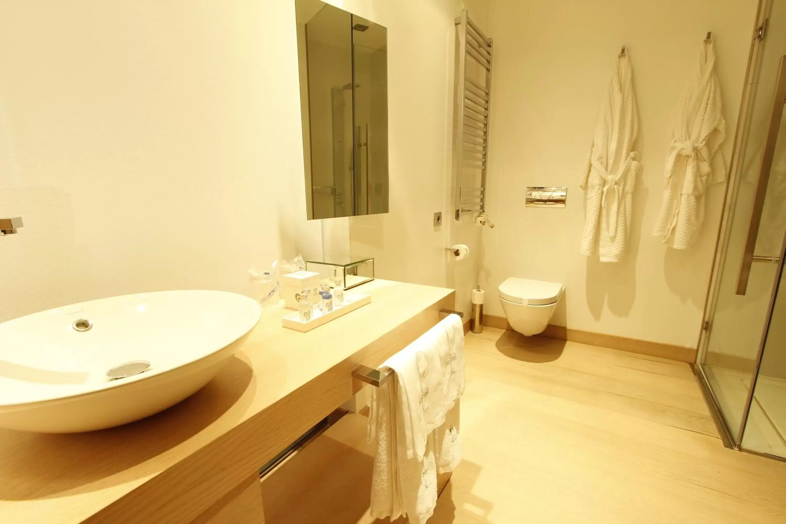 Shower, Bathroom in Hotel Ferrero - Singular's Hotels