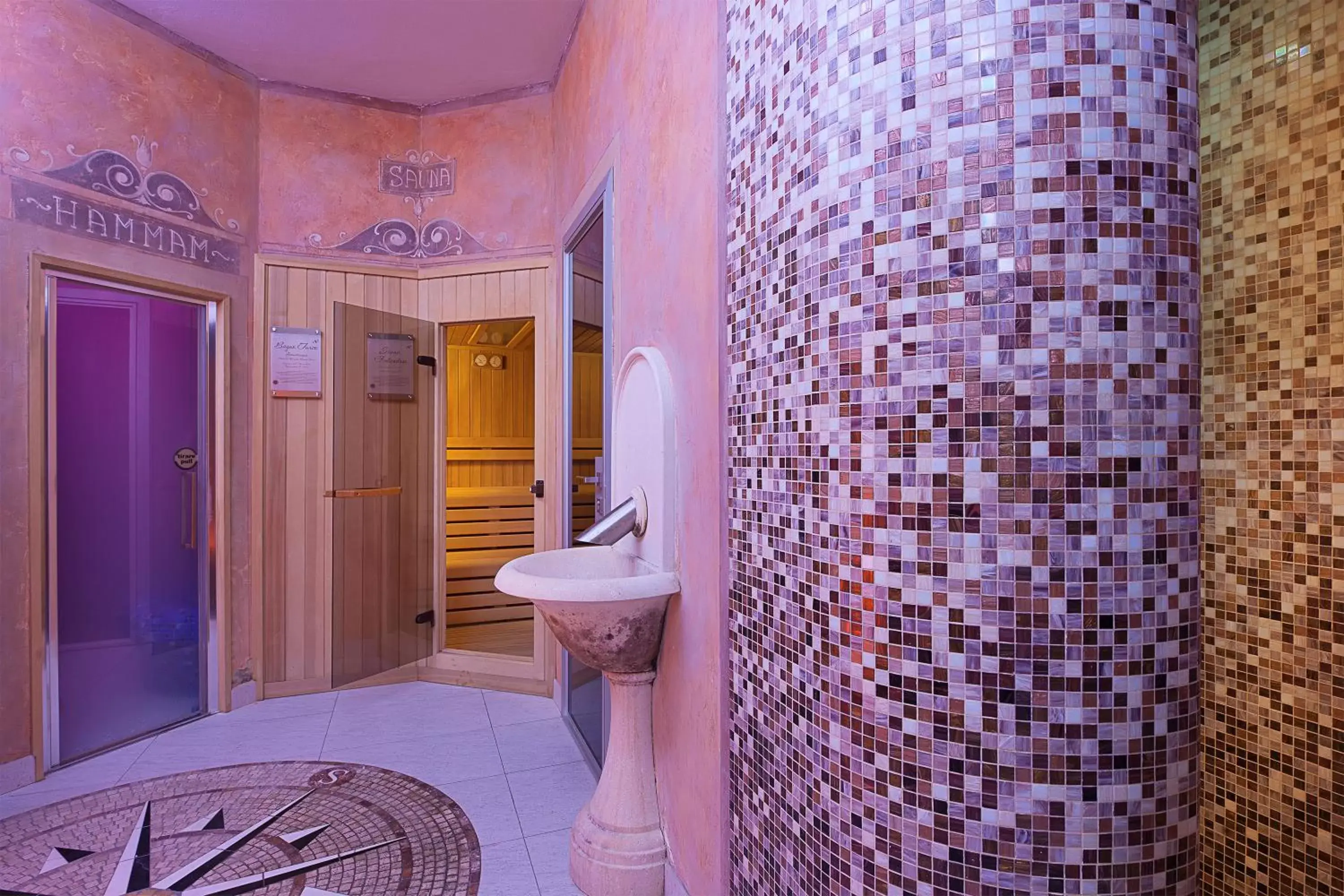 Spa and wellness centre/facilities, Bathroom in Hotel Marco Polo