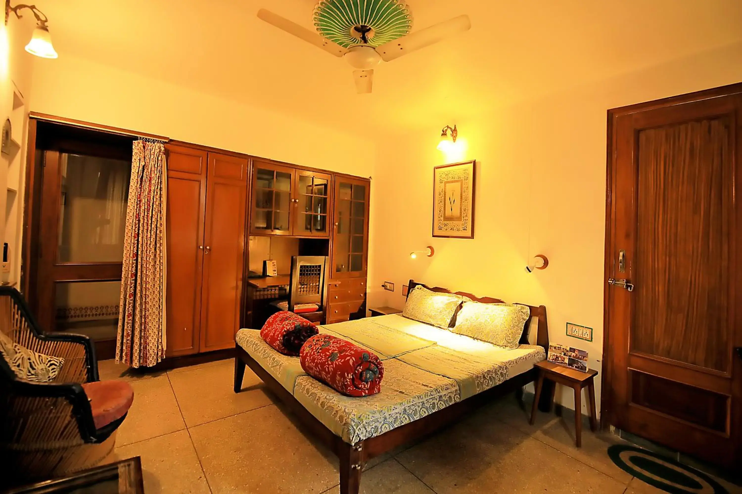 Photo of the whole room, Bed in Jaipur Inn
