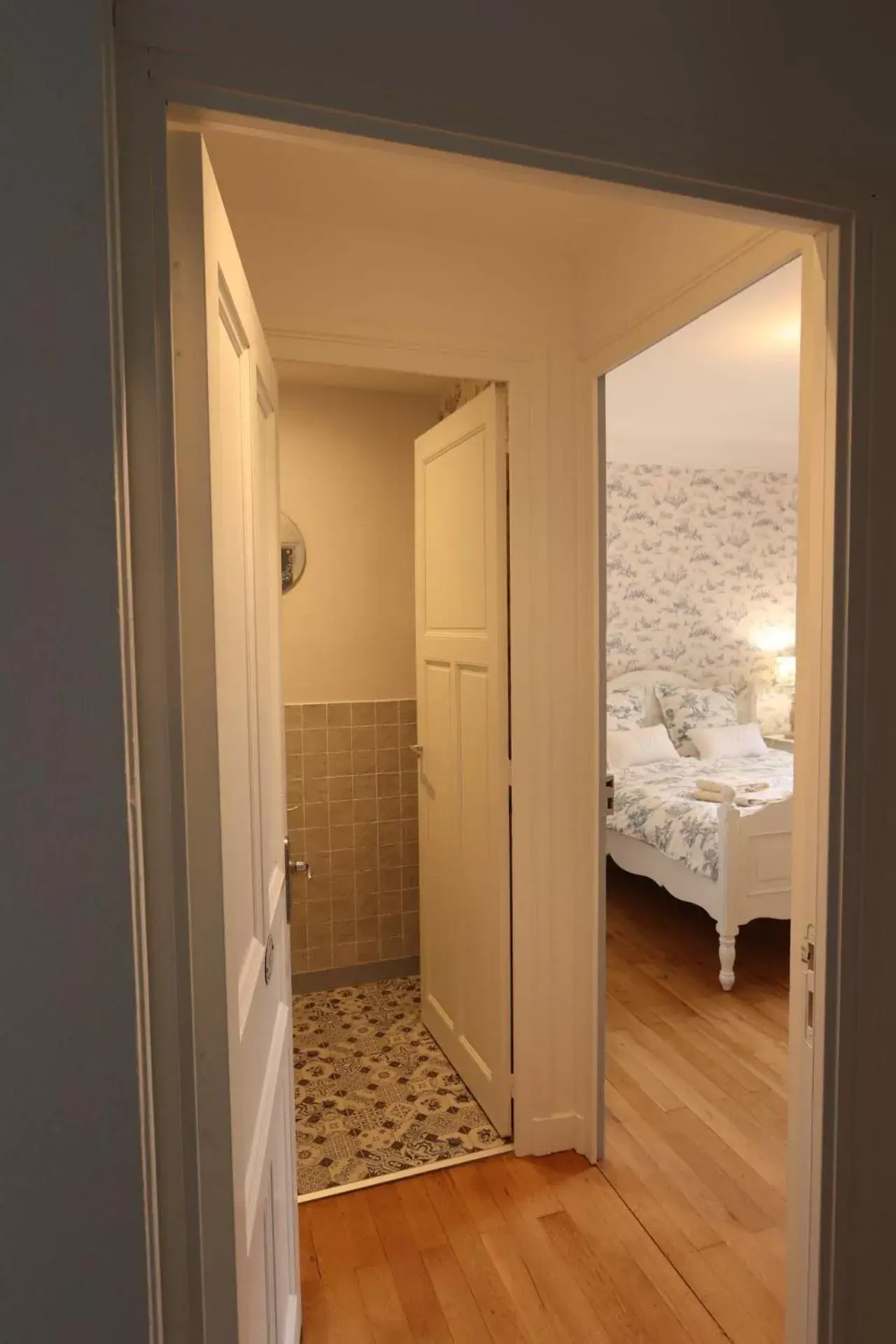 Bedroom, Bathroom in La Maucannière