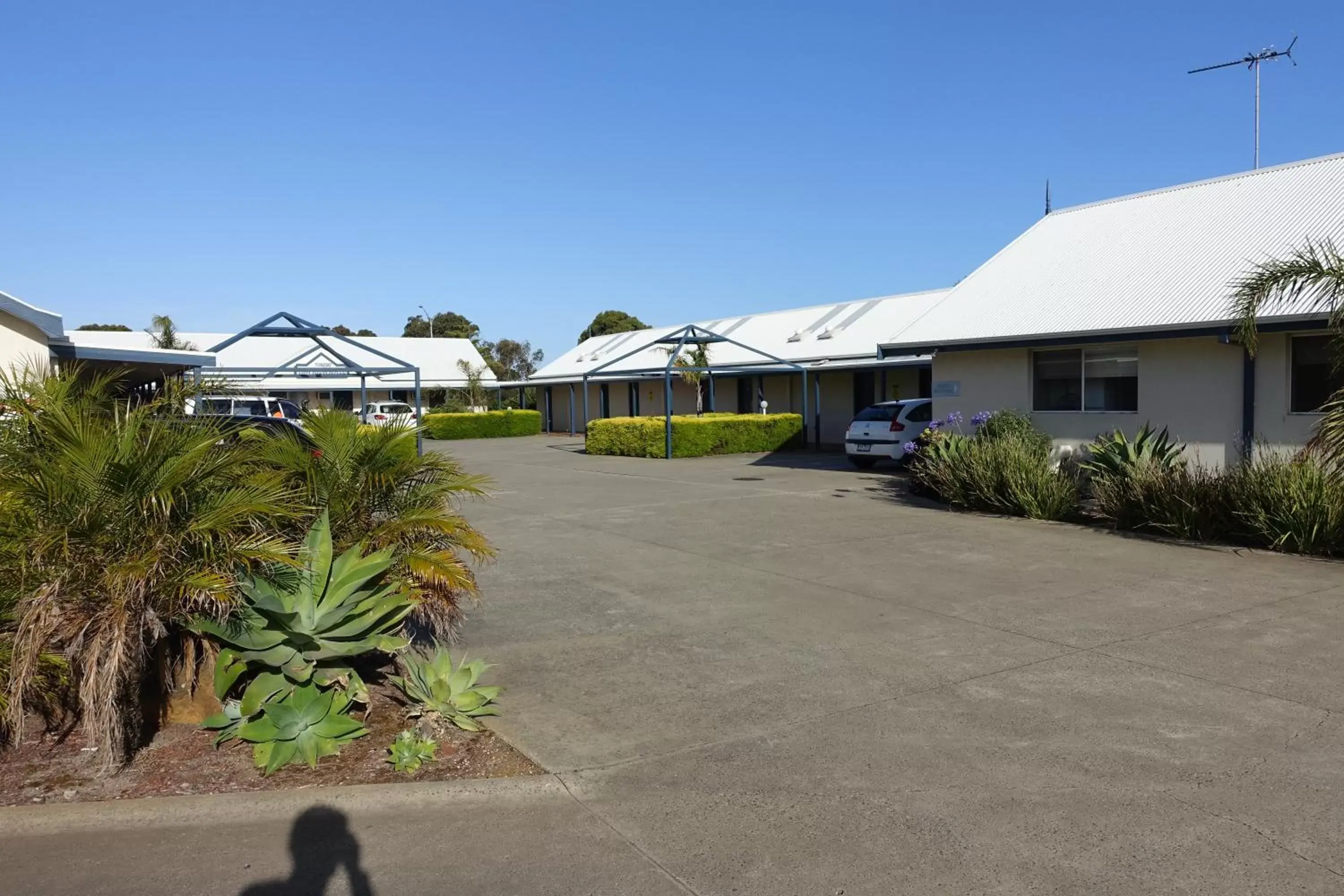 Property Building in Torquay Tropicana Motel