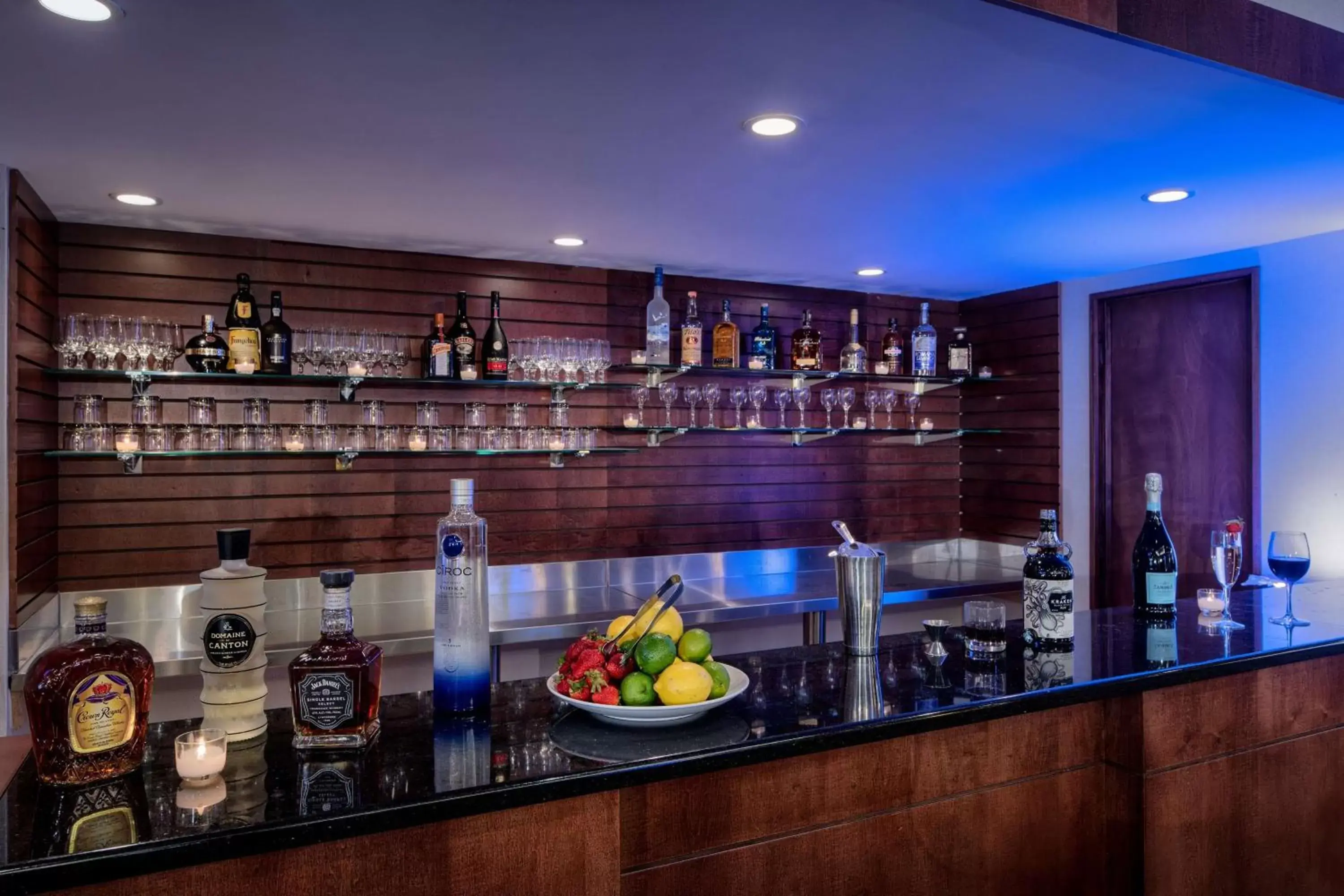 Lounge or bar in DoubleTree by Hilton Philadelphia Airport