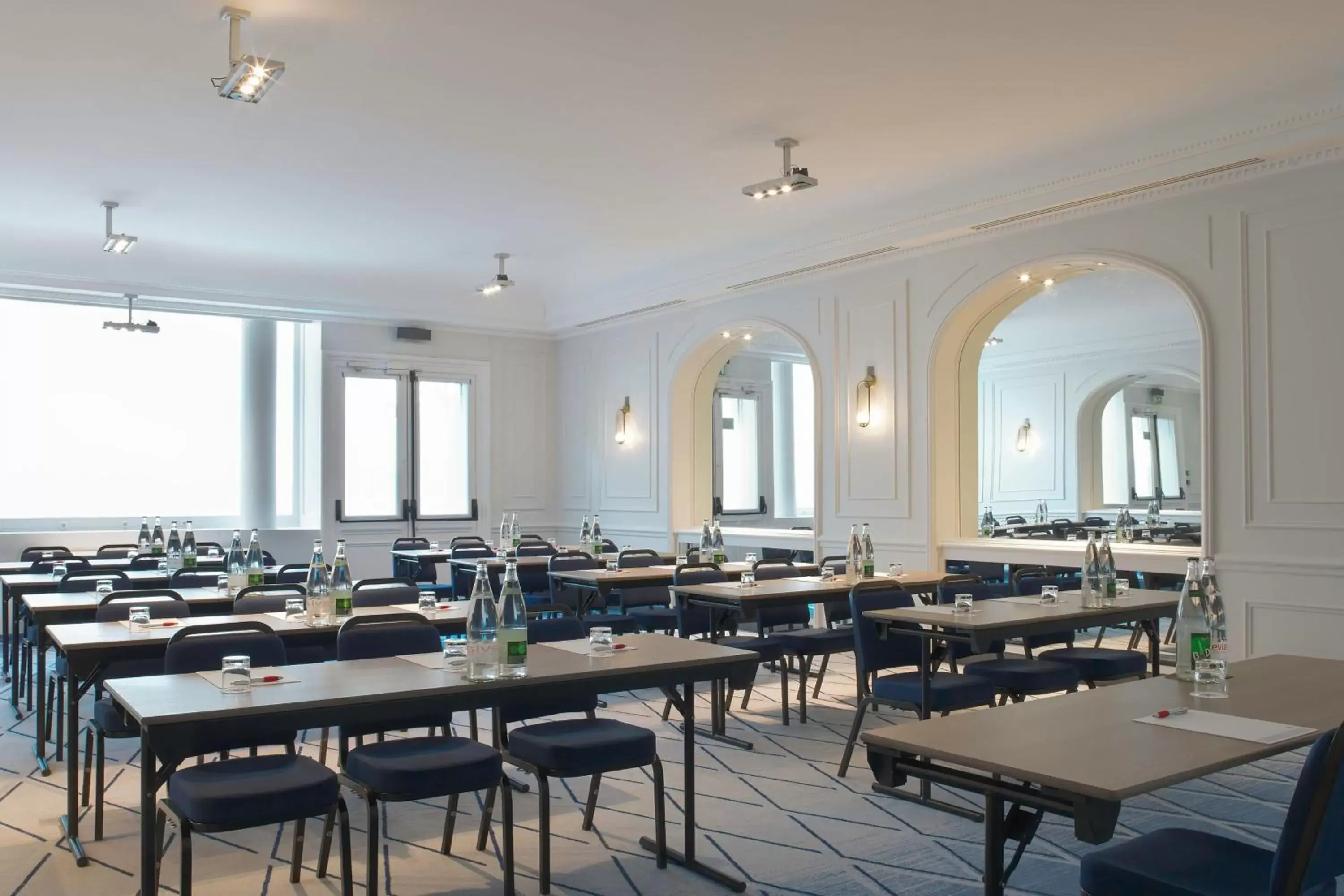 Meeting/conference room, Restaurant/Places to Eat in Paris Marriott Opera Ambassador Hotel