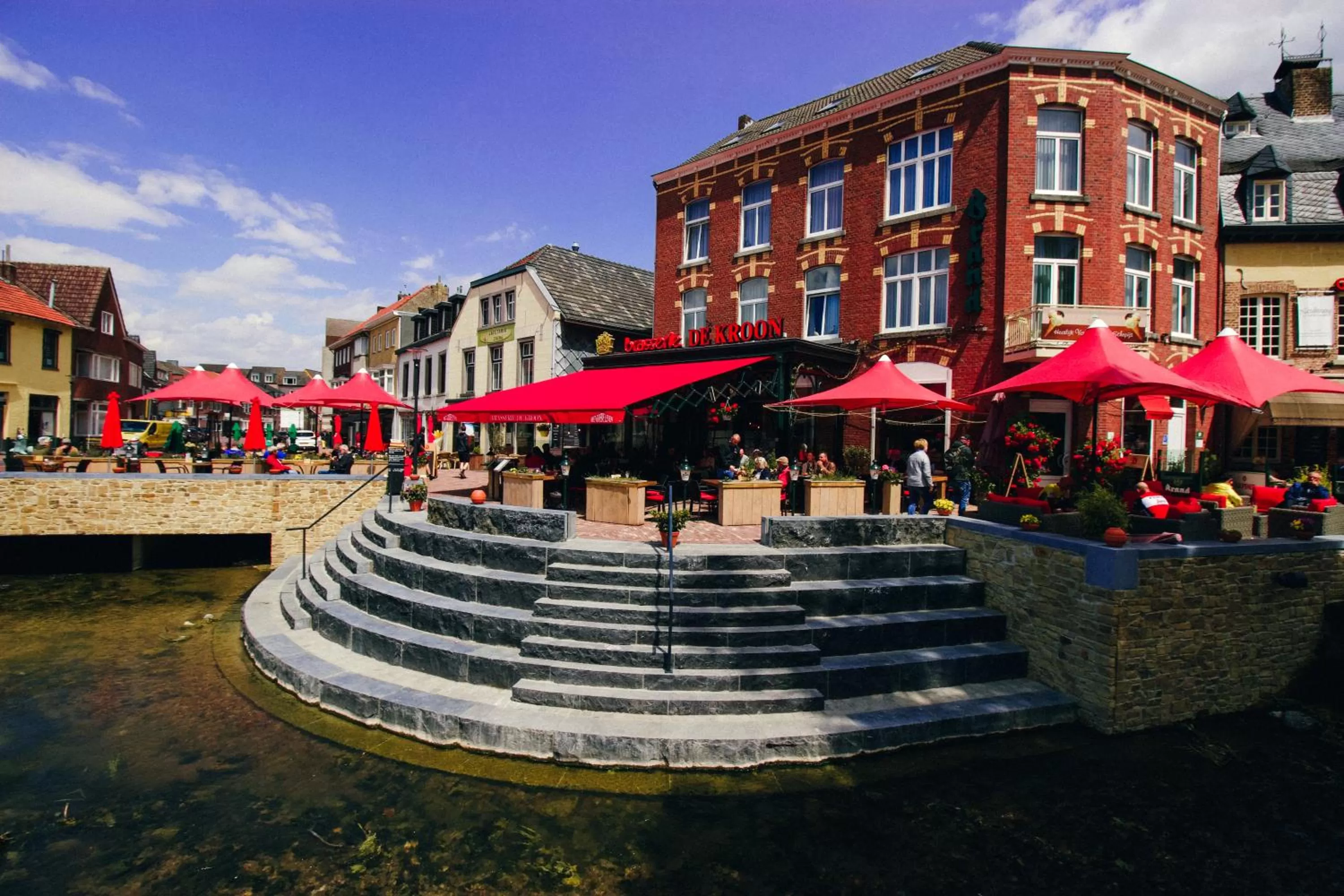 Property building in Hotel Brasserie de Kroon