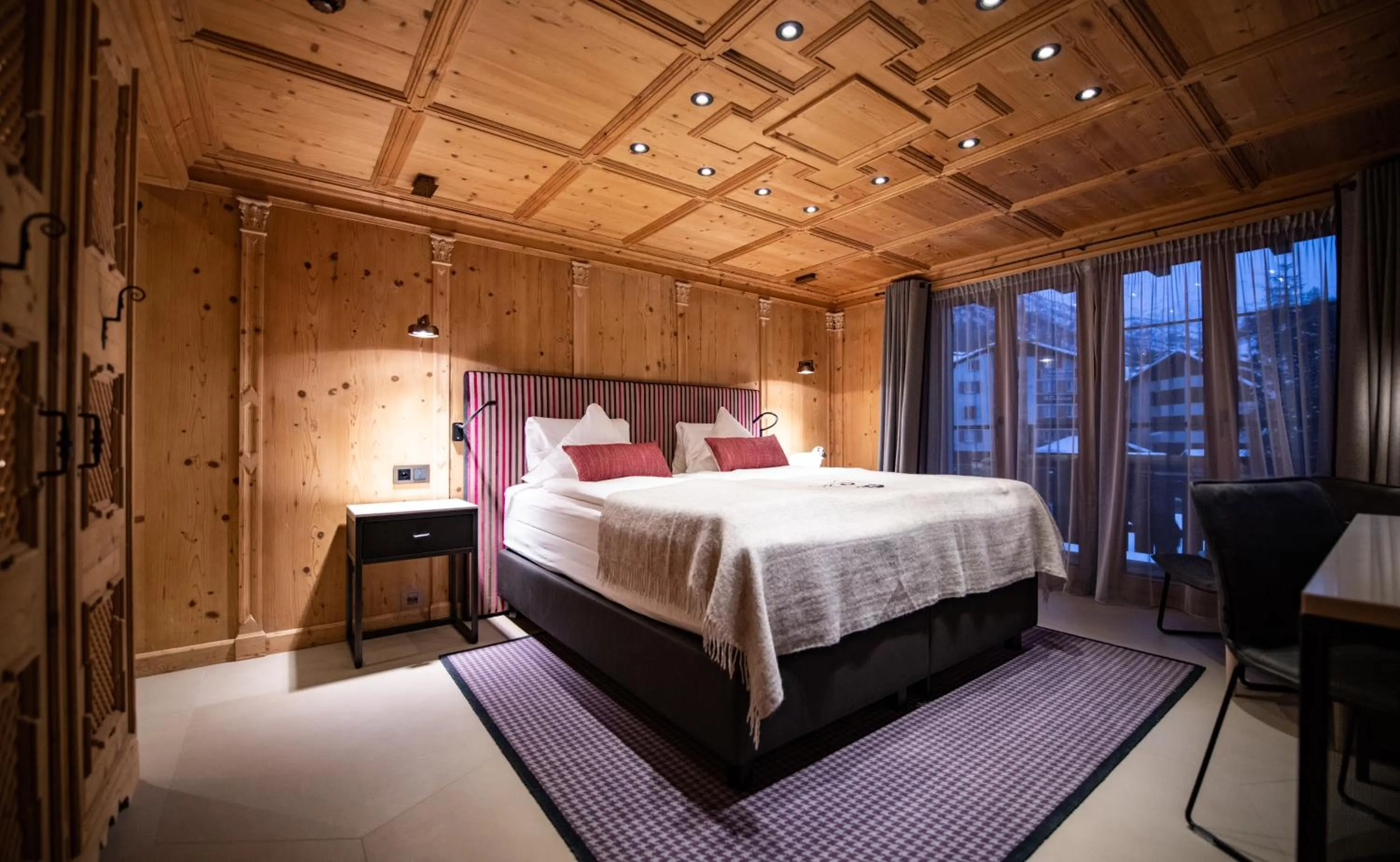 Photo of the whole room, Bed in Tradition Julen Hotel