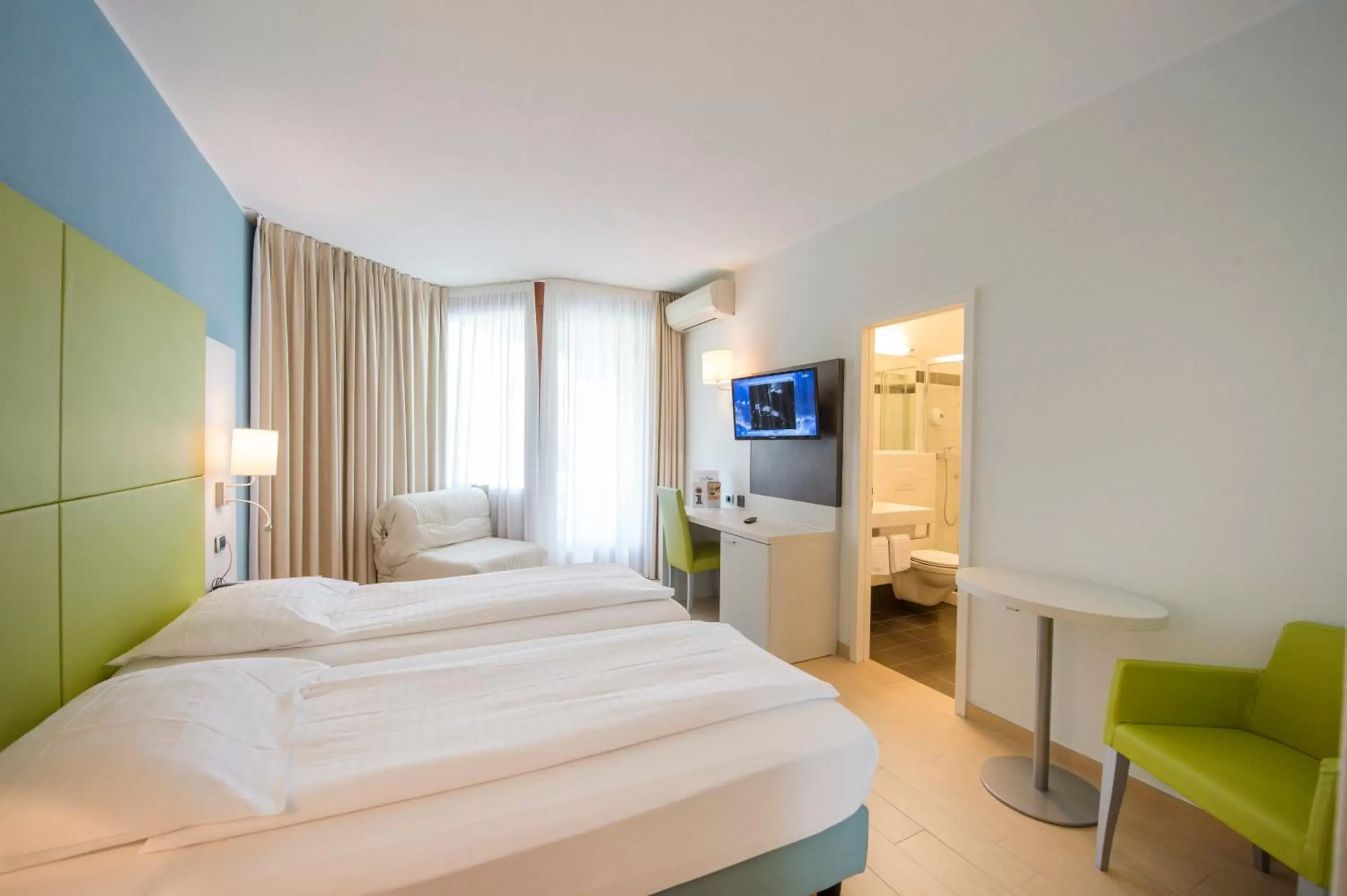 Day, Bed in Hotel Delfino Lugano