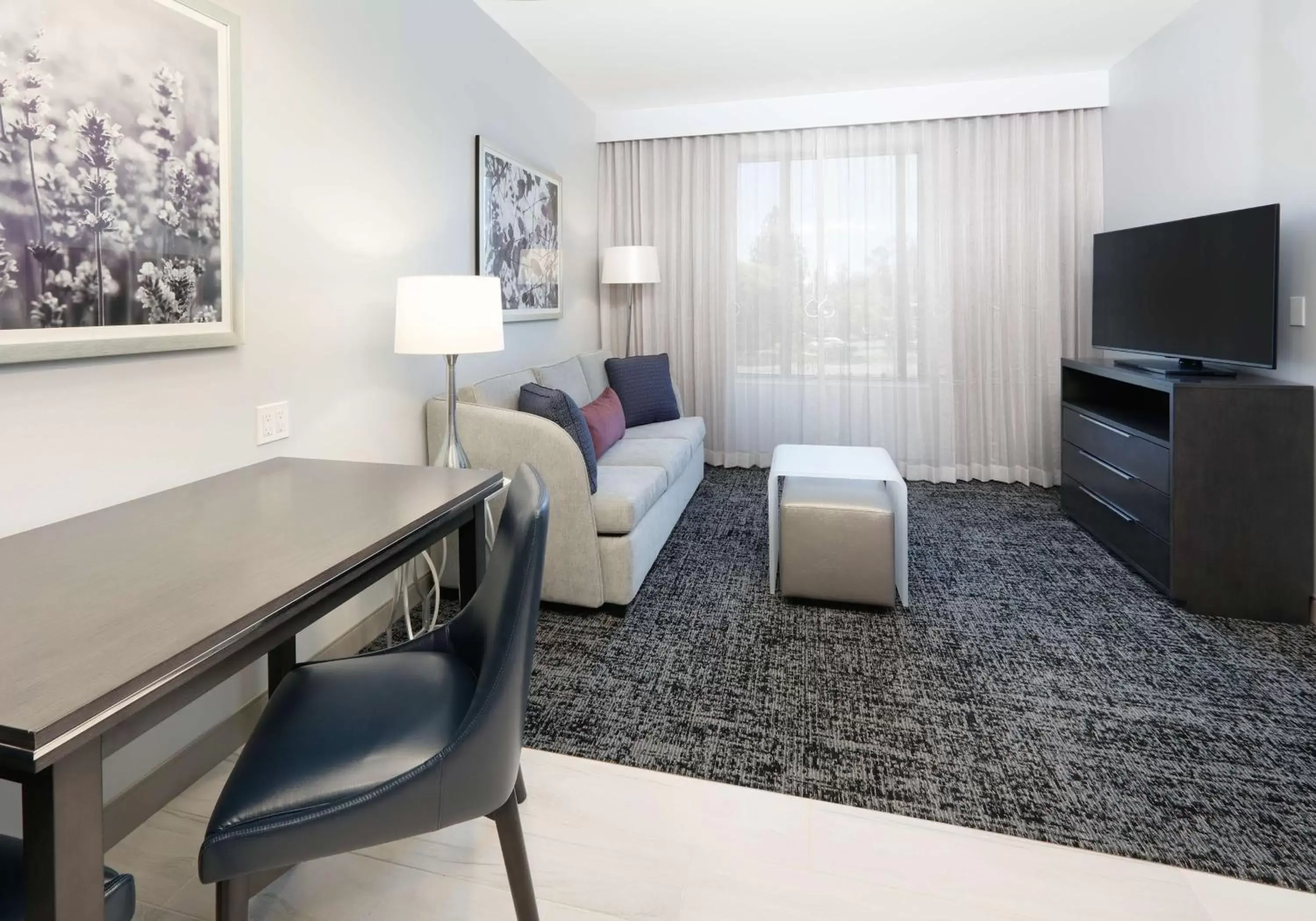 Bedroom, TV/Entertainment Center in Homewood Suites By Hilton Irvine Spectrum Lake Forest