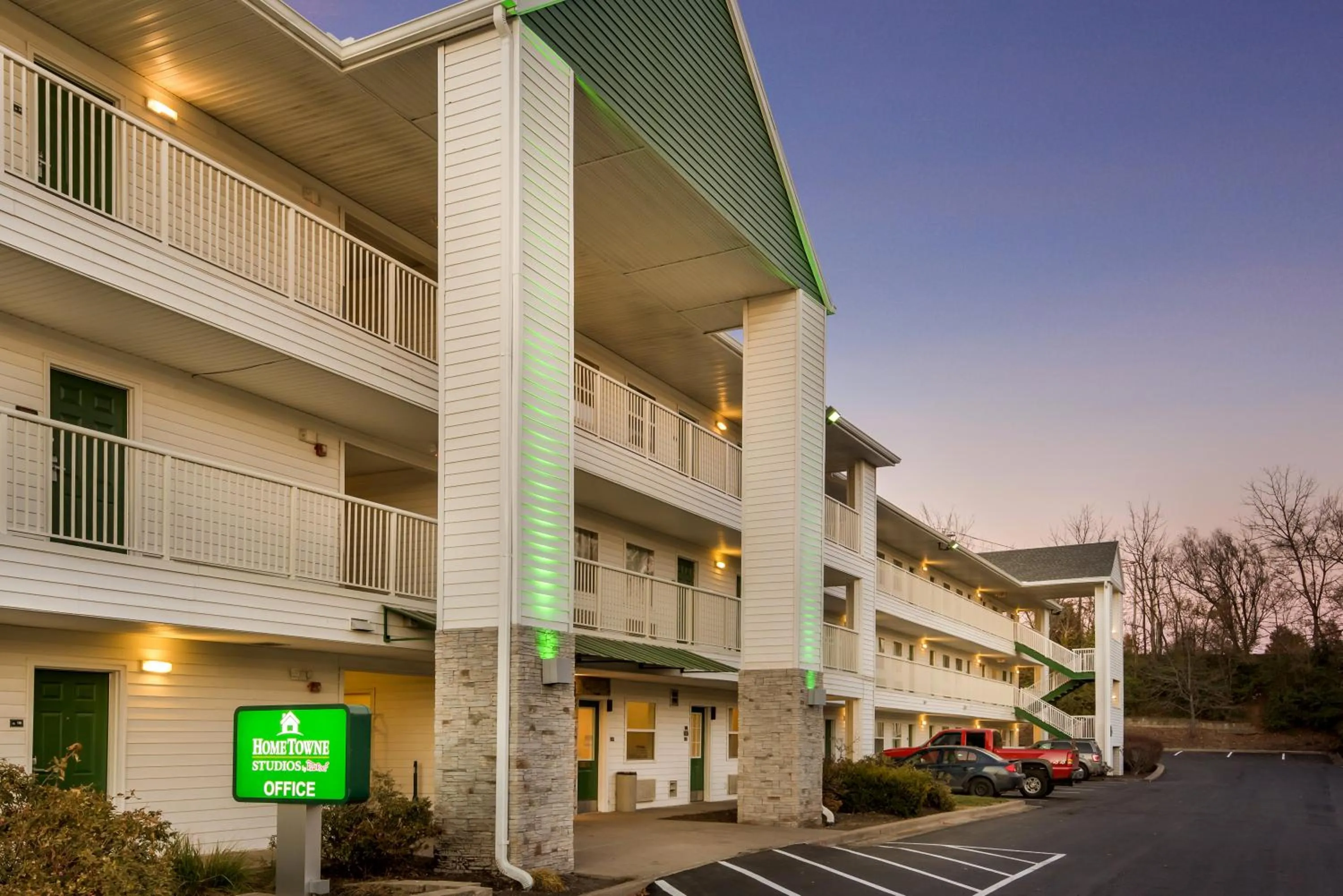 Property Building in HomeTowne Studios by Red Roof Kansas City - Independence