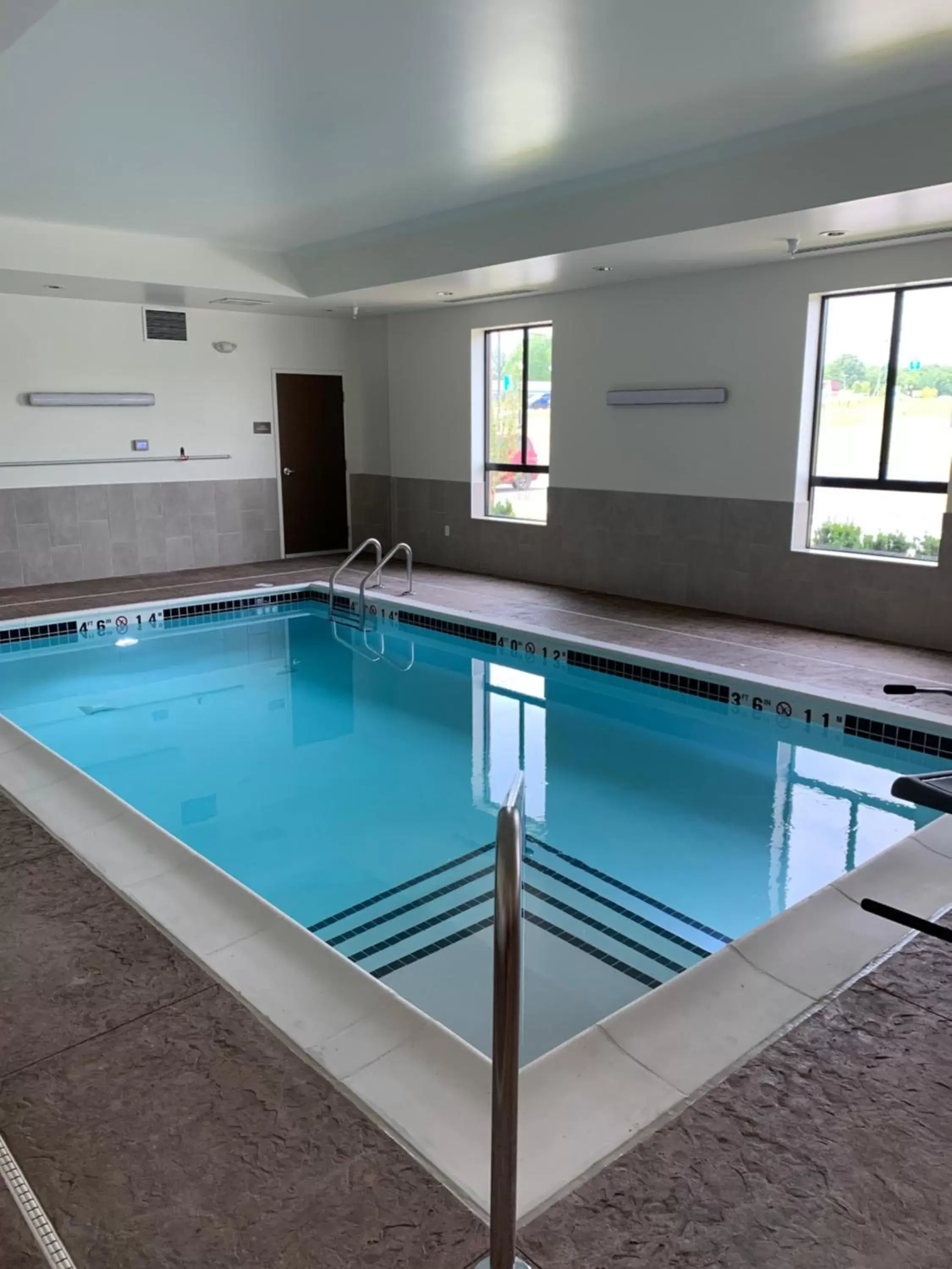 Swimming pool in Comfort Inn & Suites Swimming pool in Comfort Inn & Suites