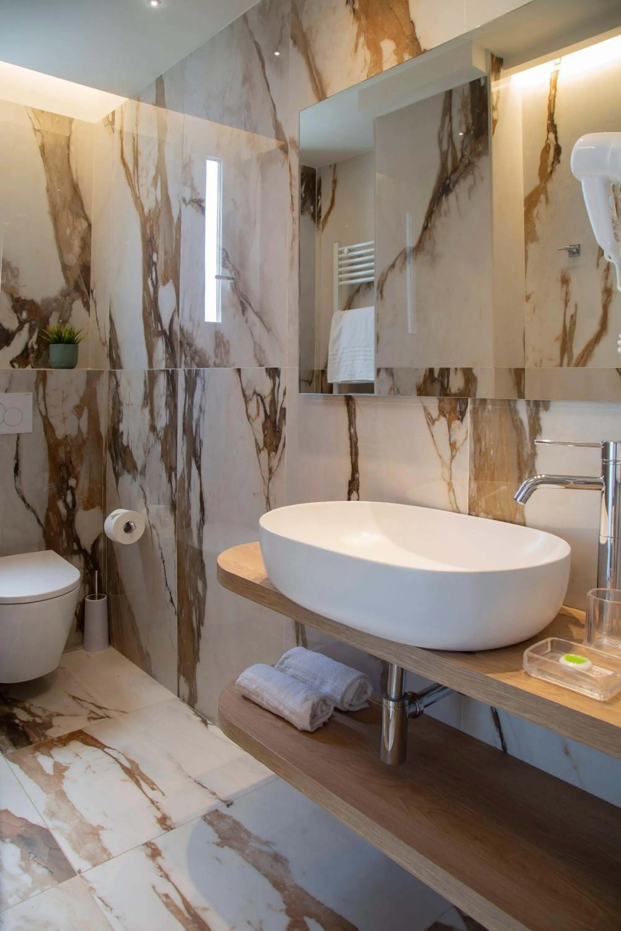 Bathroom in Hotel Mon Cheri