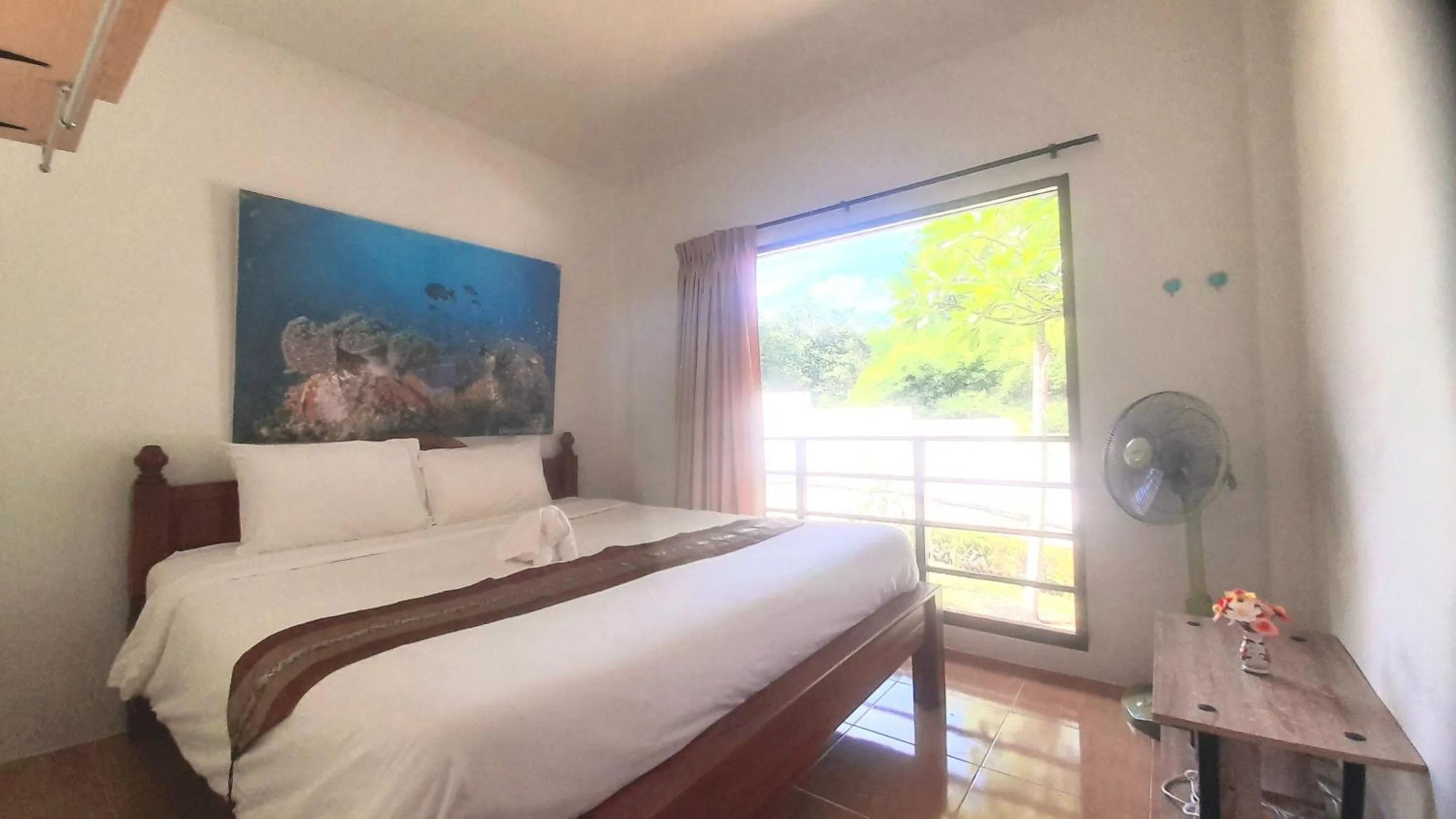 Photo of the whole room, Bed in Samui Diving Resort