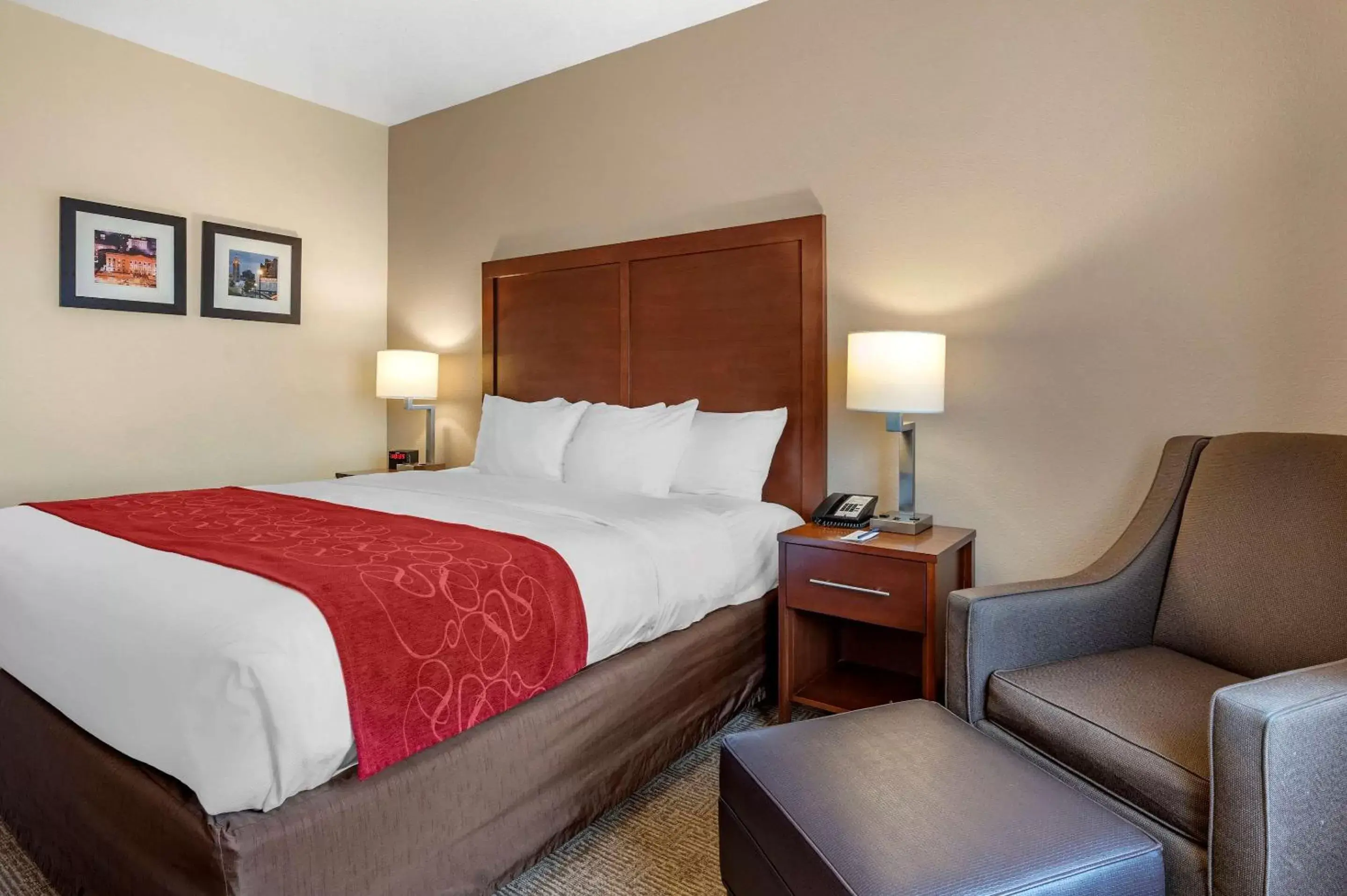 Photo of the whole room, Bed in Comfort Suites Columbus West - Hilliard Photo of the whole room, Bed in Comfort Suites Columbus West - Hilliard
