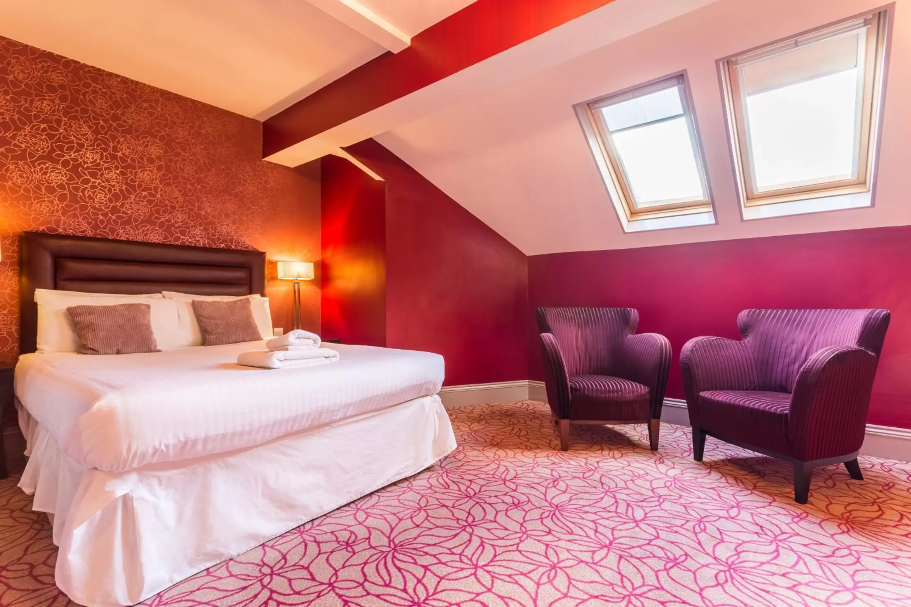 Day, Bed in The Gardens Hotel Day, Bed in The Gardens Hotel