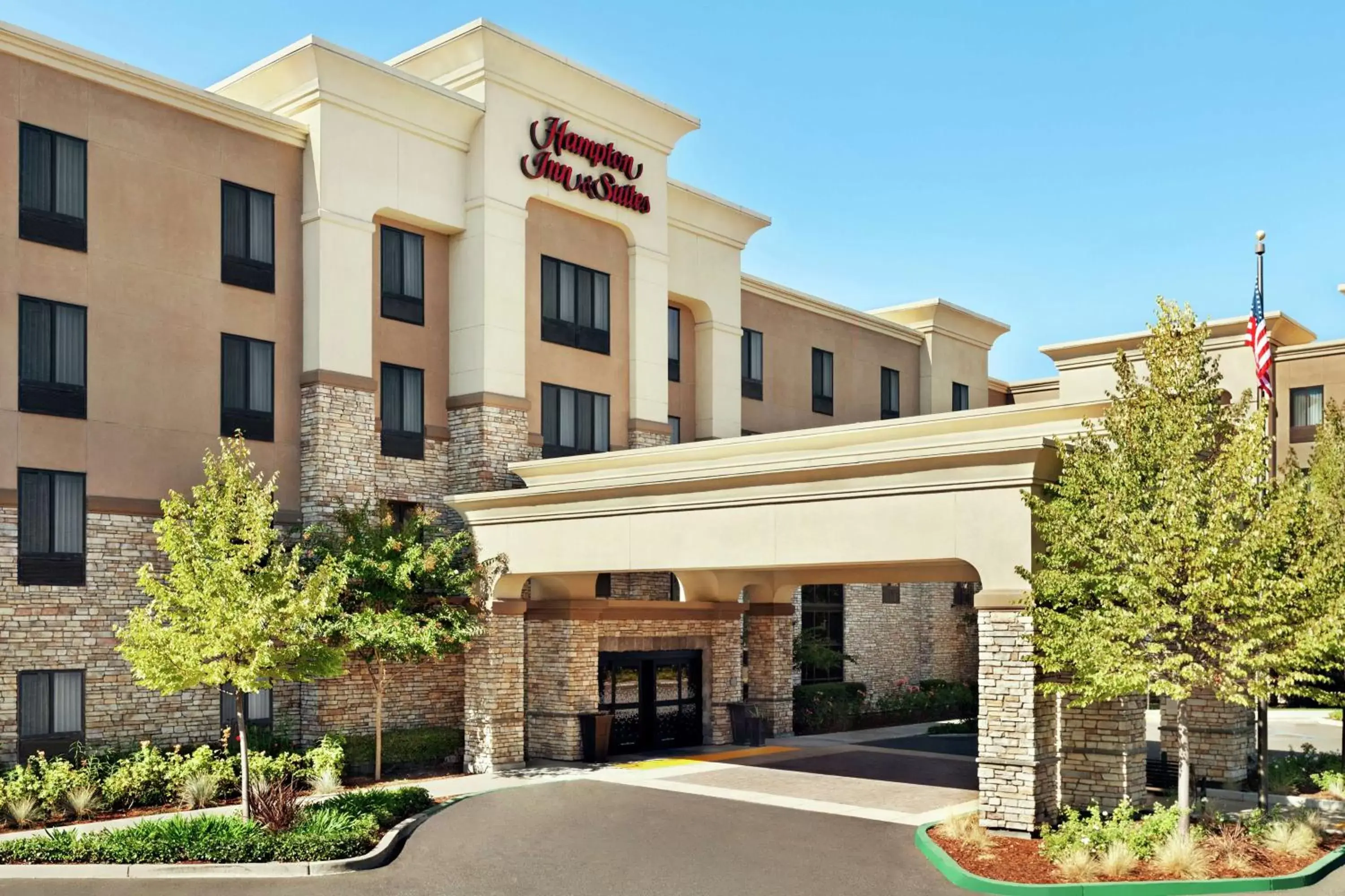 Property building in Hampton Inn & Suites West Sacramento Property building in Hampton Inn & Suites West Sacramento