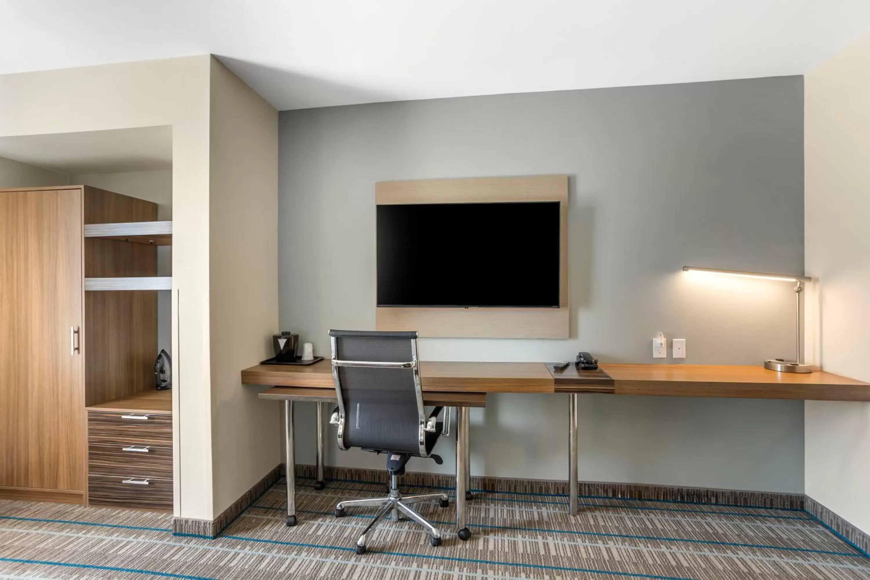 TV/Entertainment Center in MainStay Suites North - Central York
