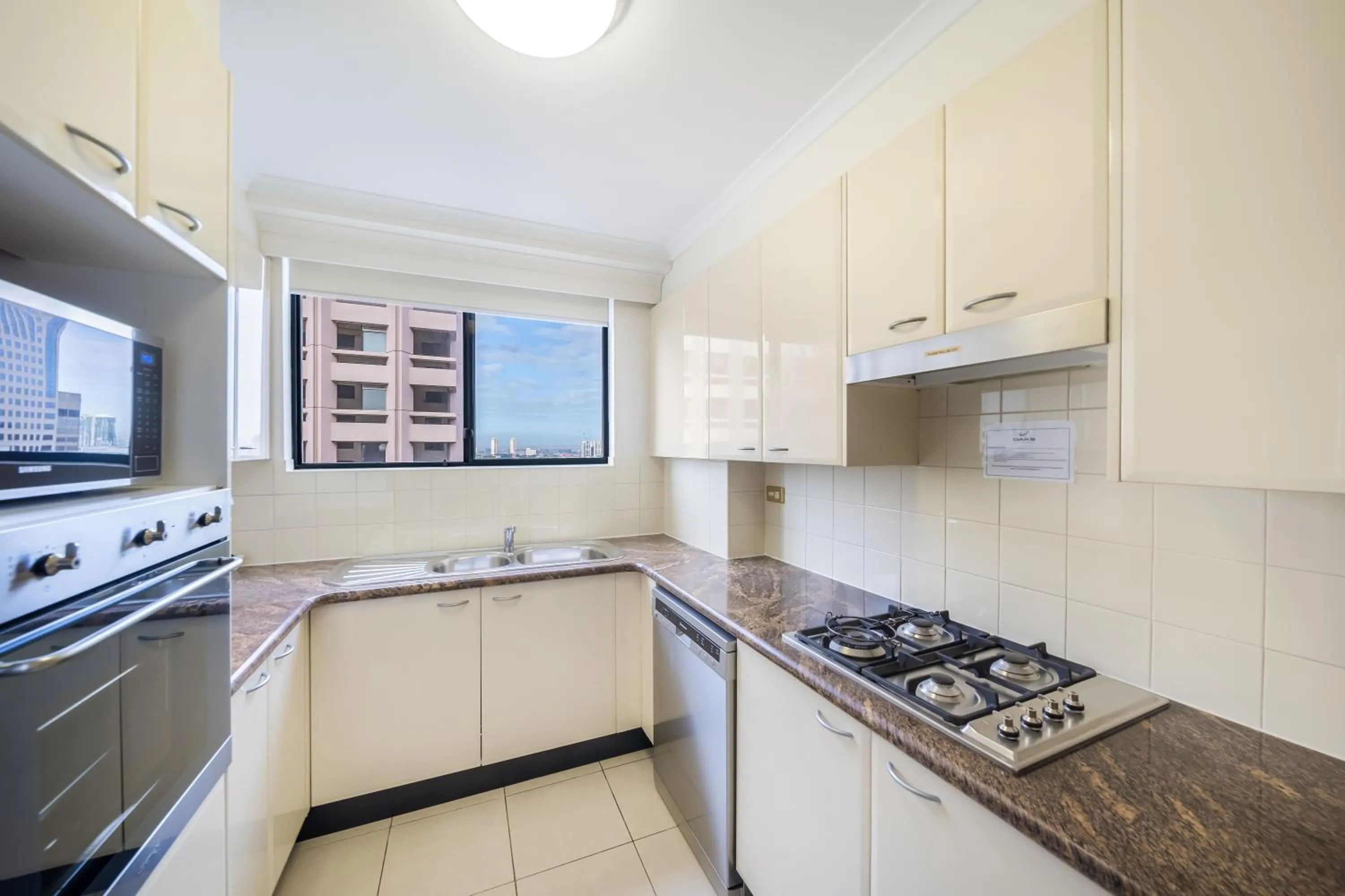Kitchen or kitchenette in Oaks Sydney Castlereagh Suites