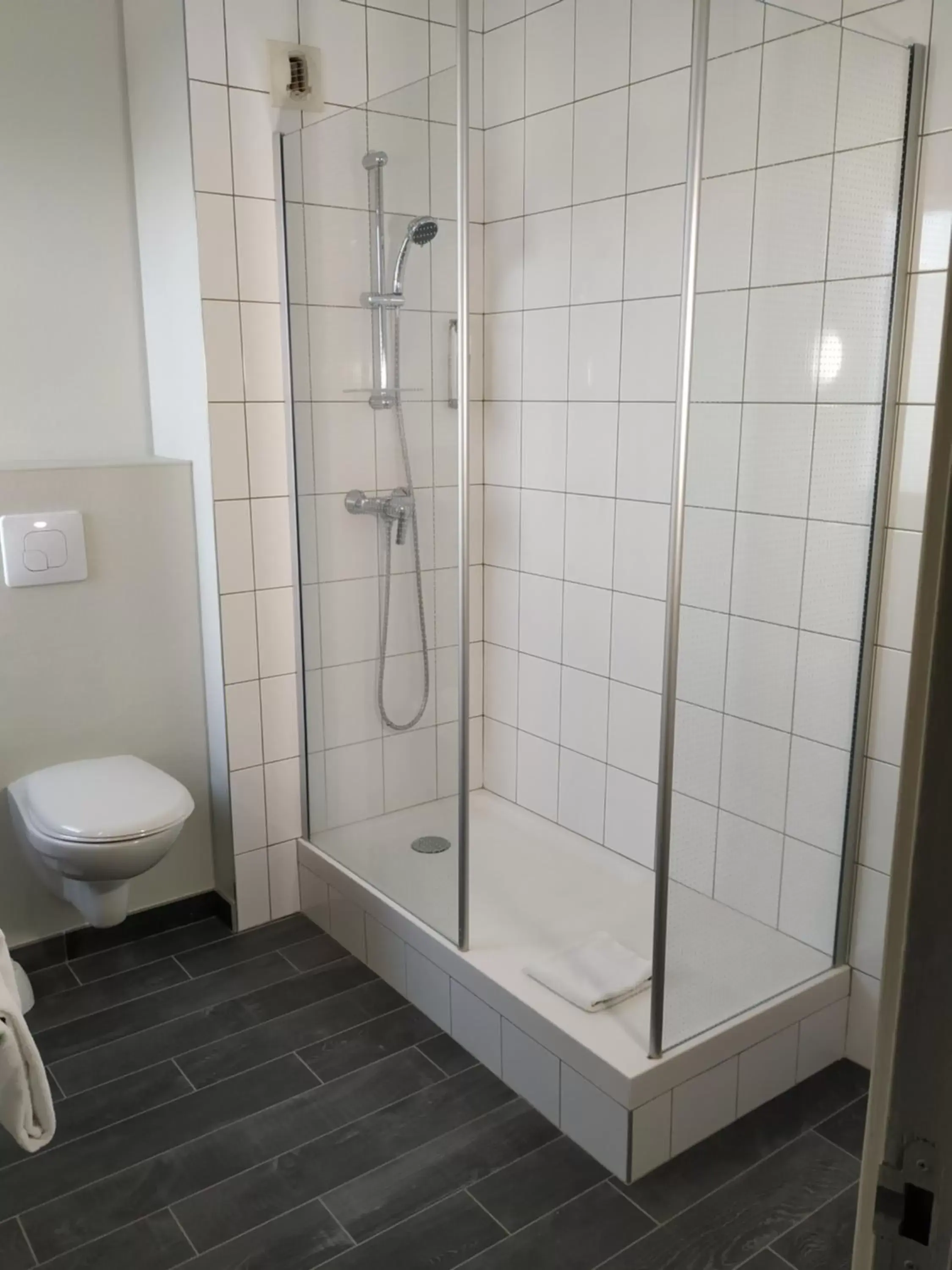 Bathroom in Ibis Brive Centre