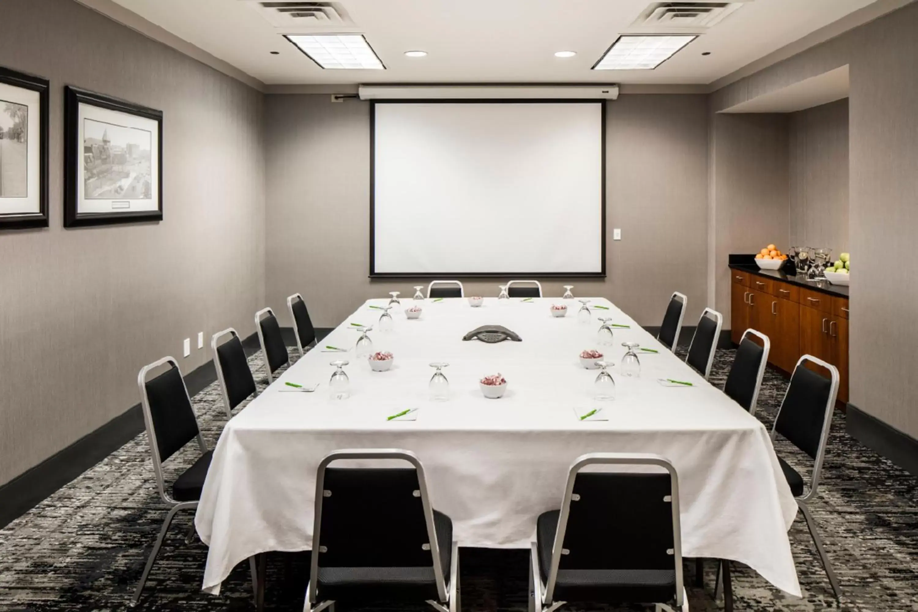 Meeting/conference room in Courtyard by Marriott Boston Brookline