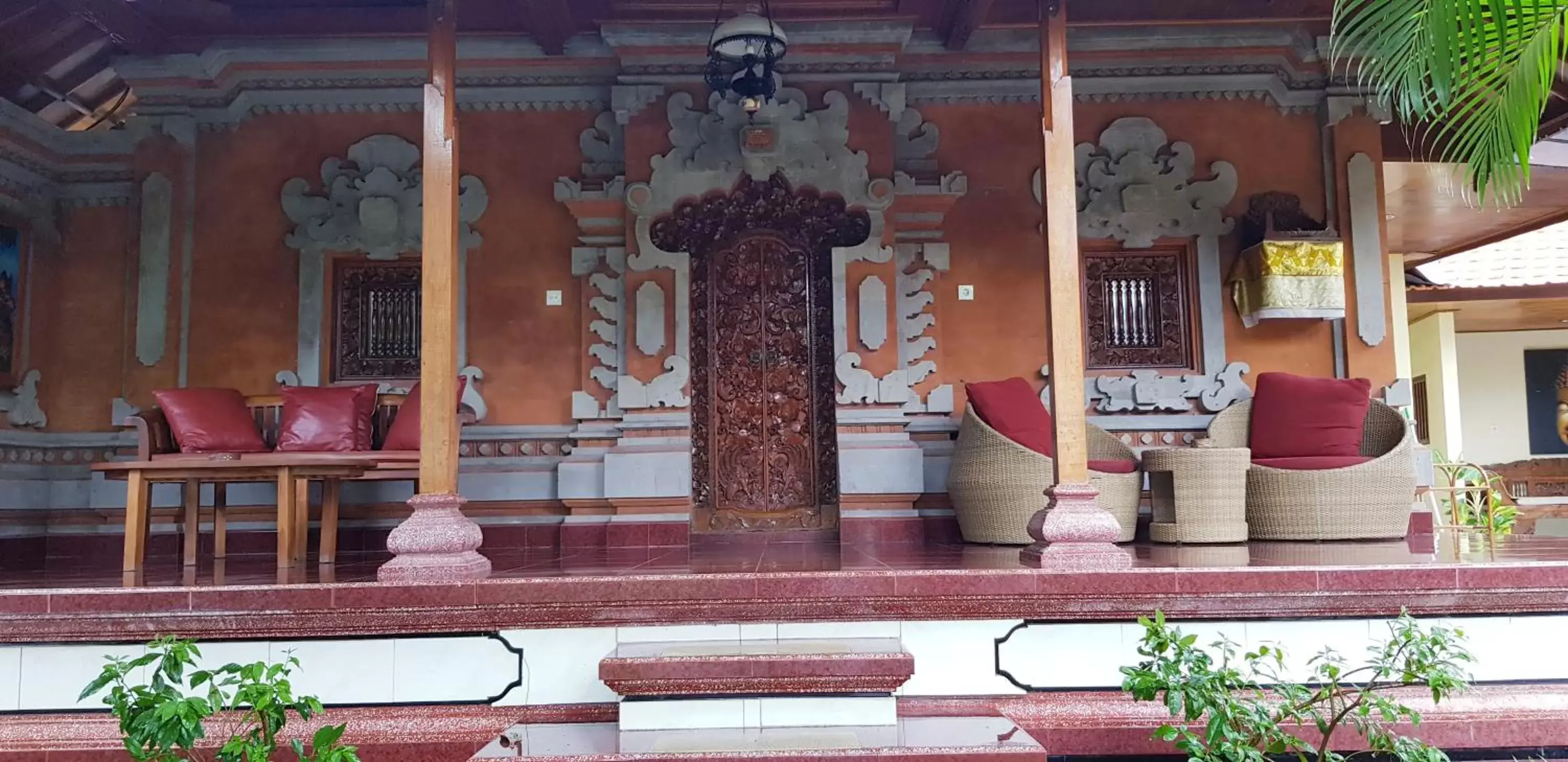 Balcony/Terrace, Swimming Pool in Kusnadi Hotel