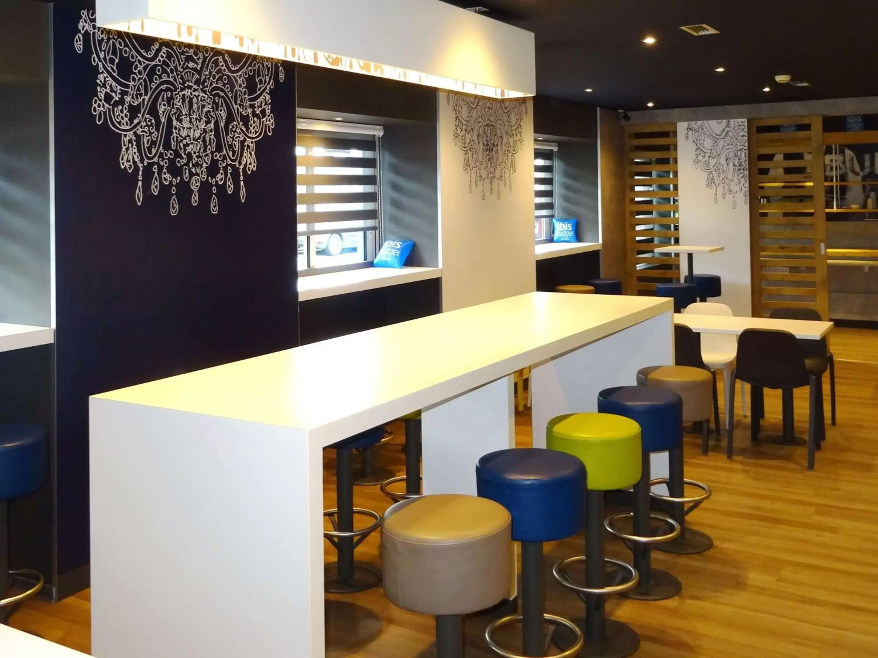 Property building, Lounge/Bar in ibis Budget Caen Centre Gare