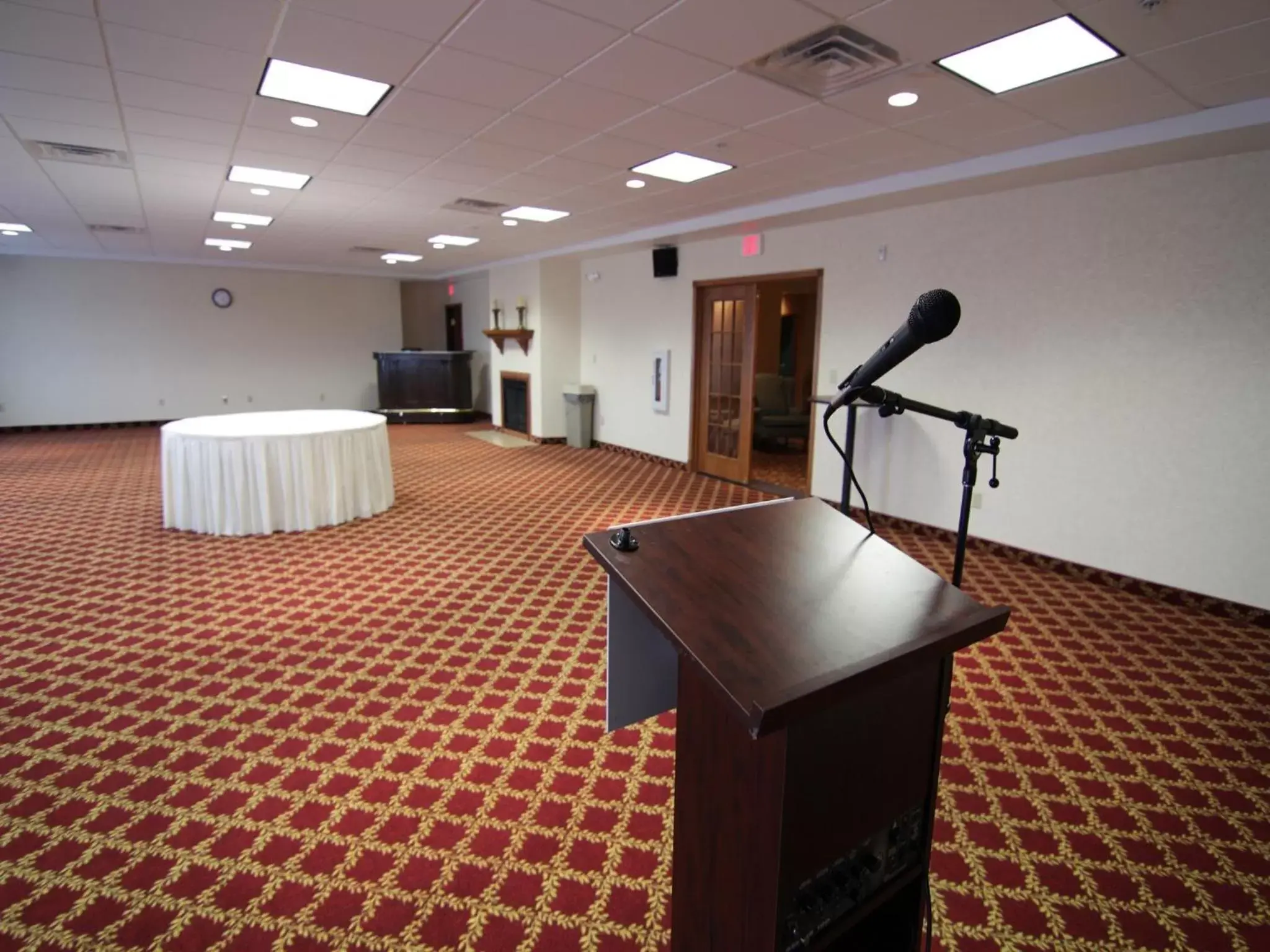 Business facilities in Town & Country Inn and Suites
