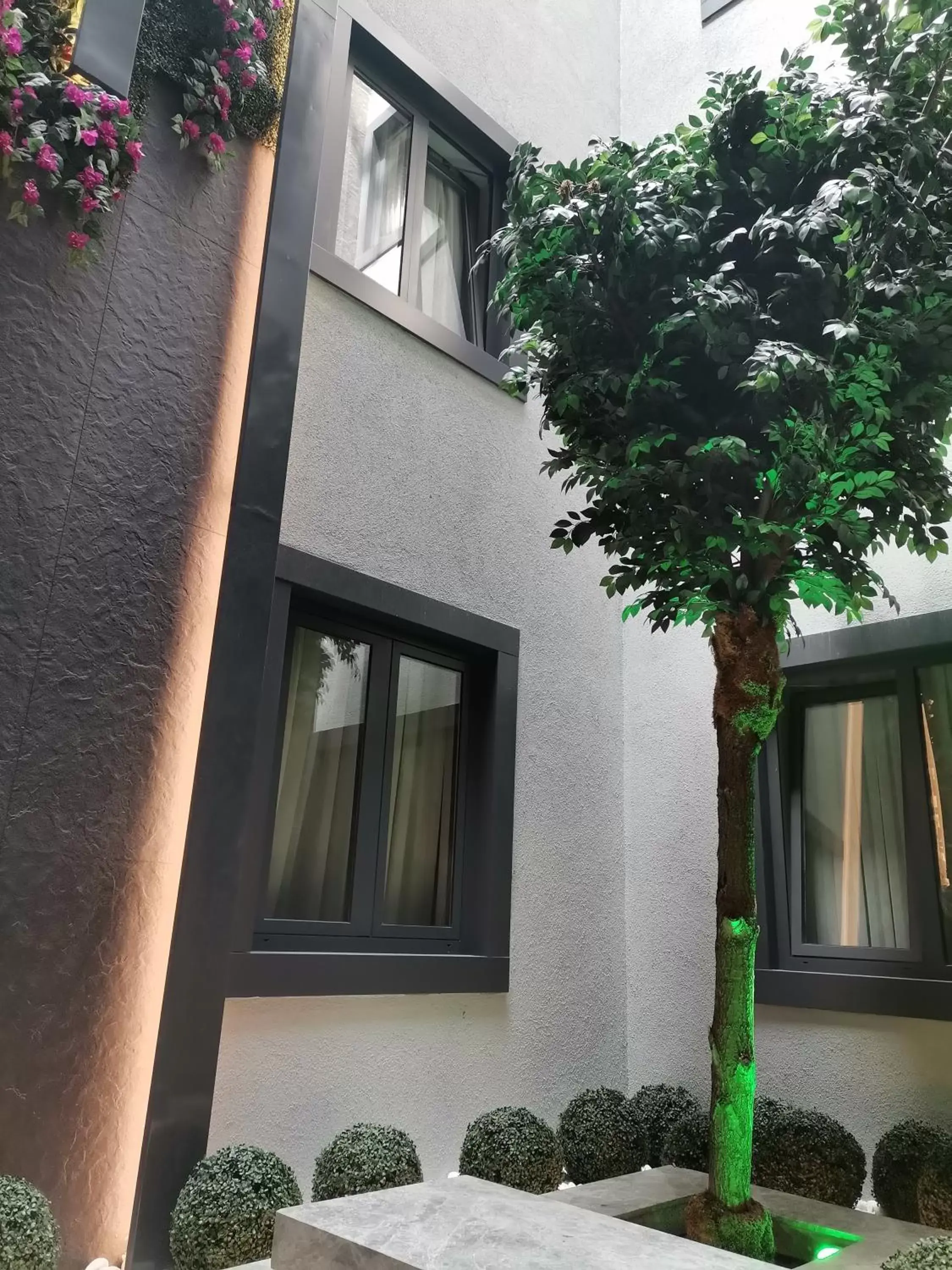 Property Building in Golden Royal Hotel Property Building in Golden Royal Hotel