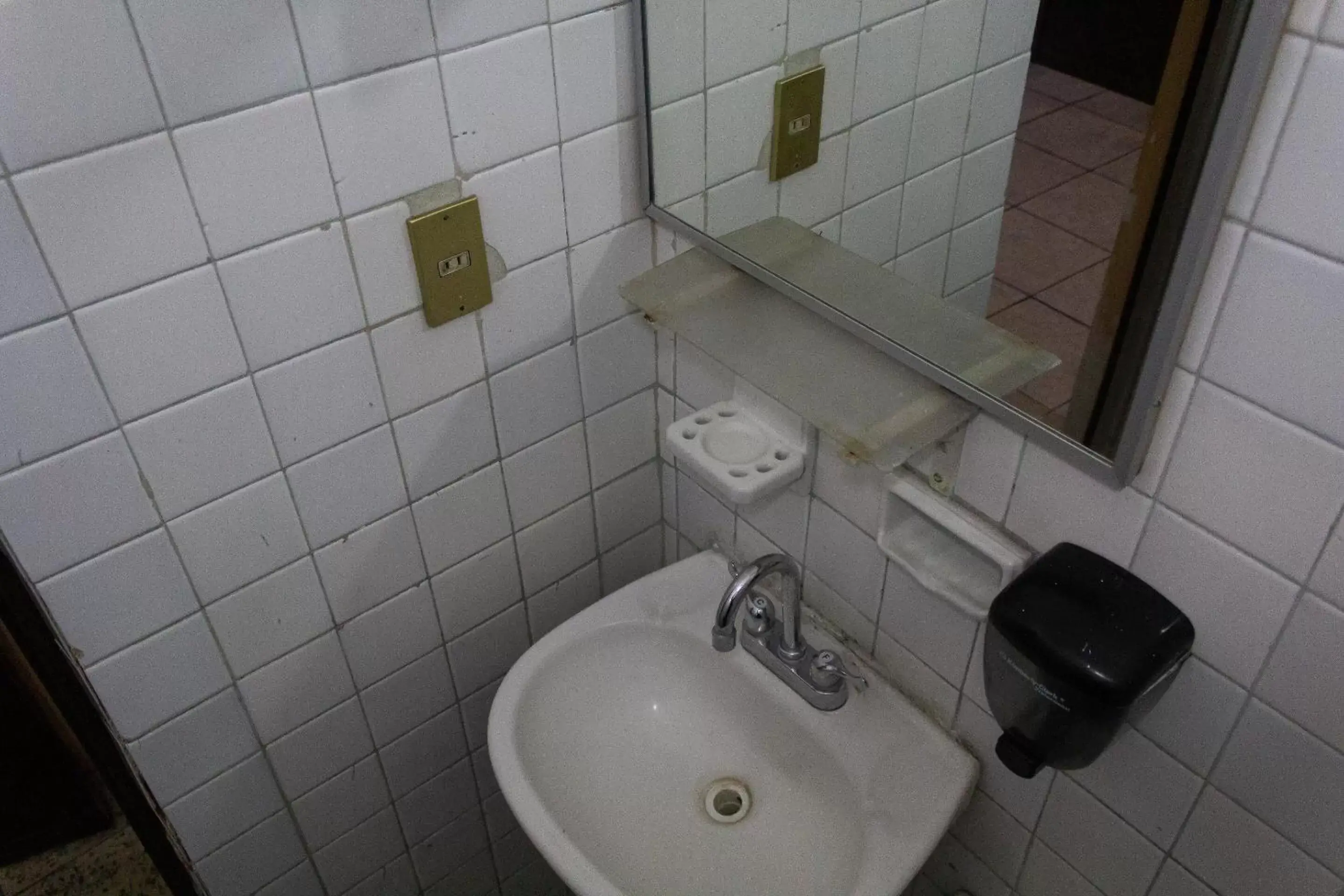 Bathroom in OYO Hotel Colón, Plaza Bicentenario, Zacatecas Centro