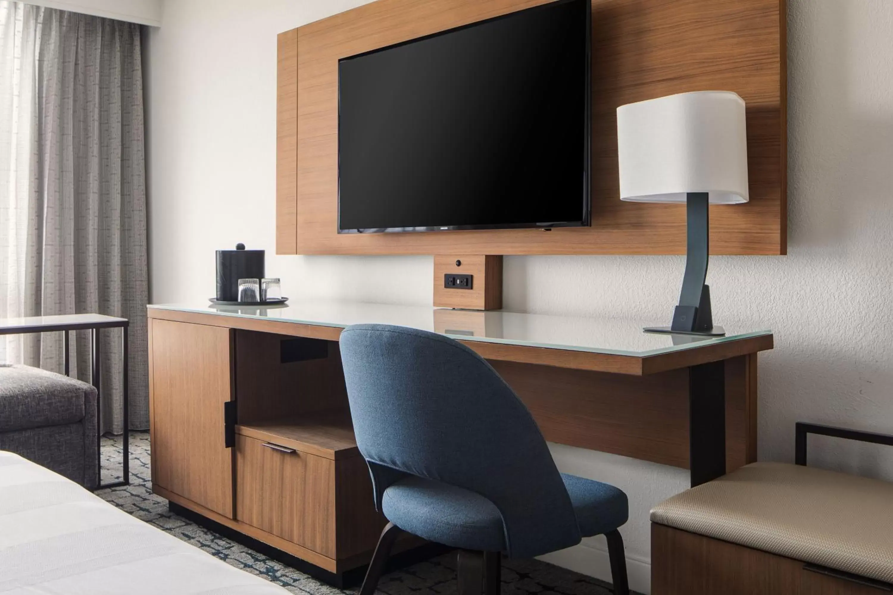 Photo of the whole room, TV/Entertainment Center in Houston Marriott South at Hobby Airport