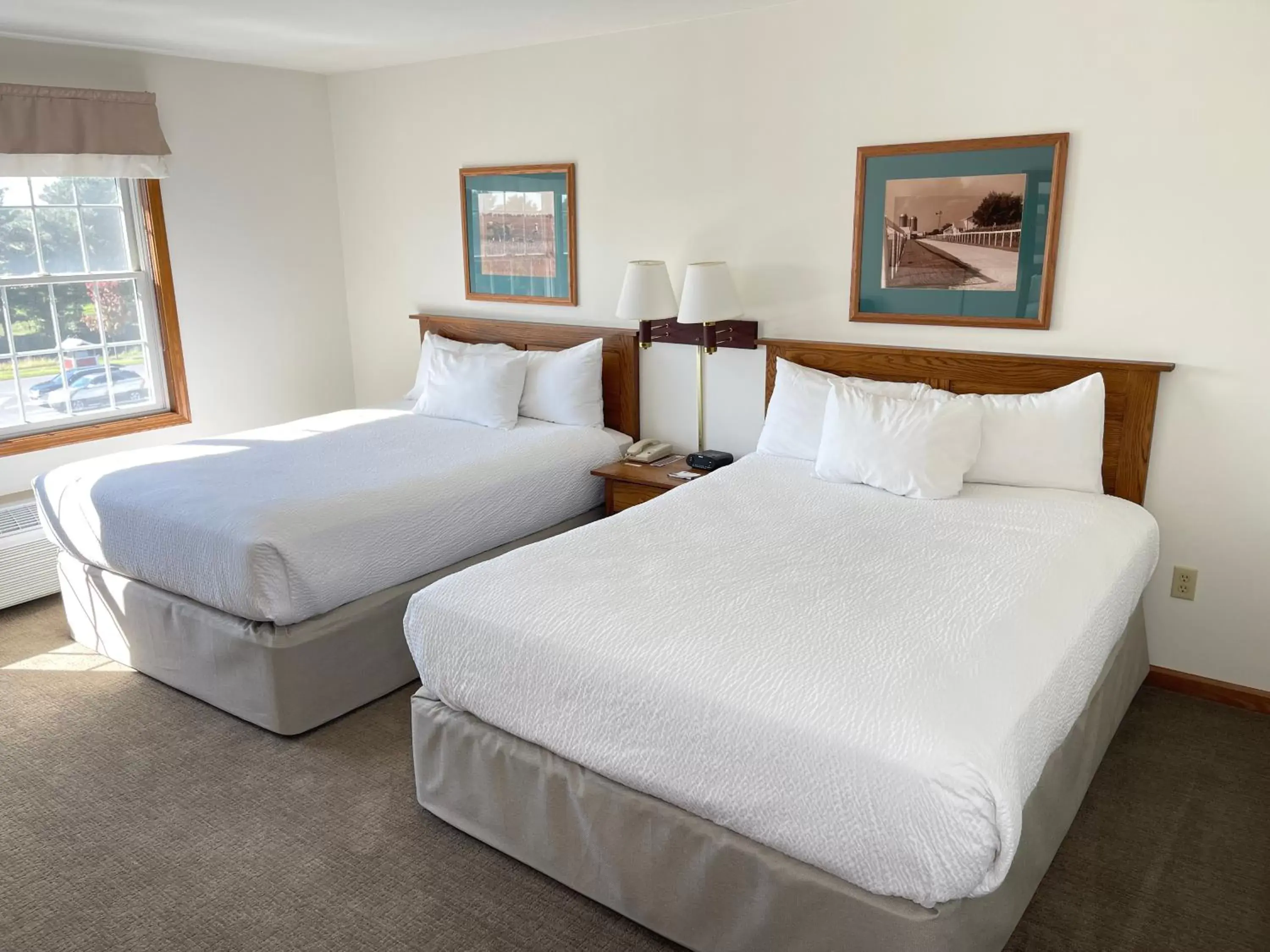 Bed in Farmstead Inn and Conference Center